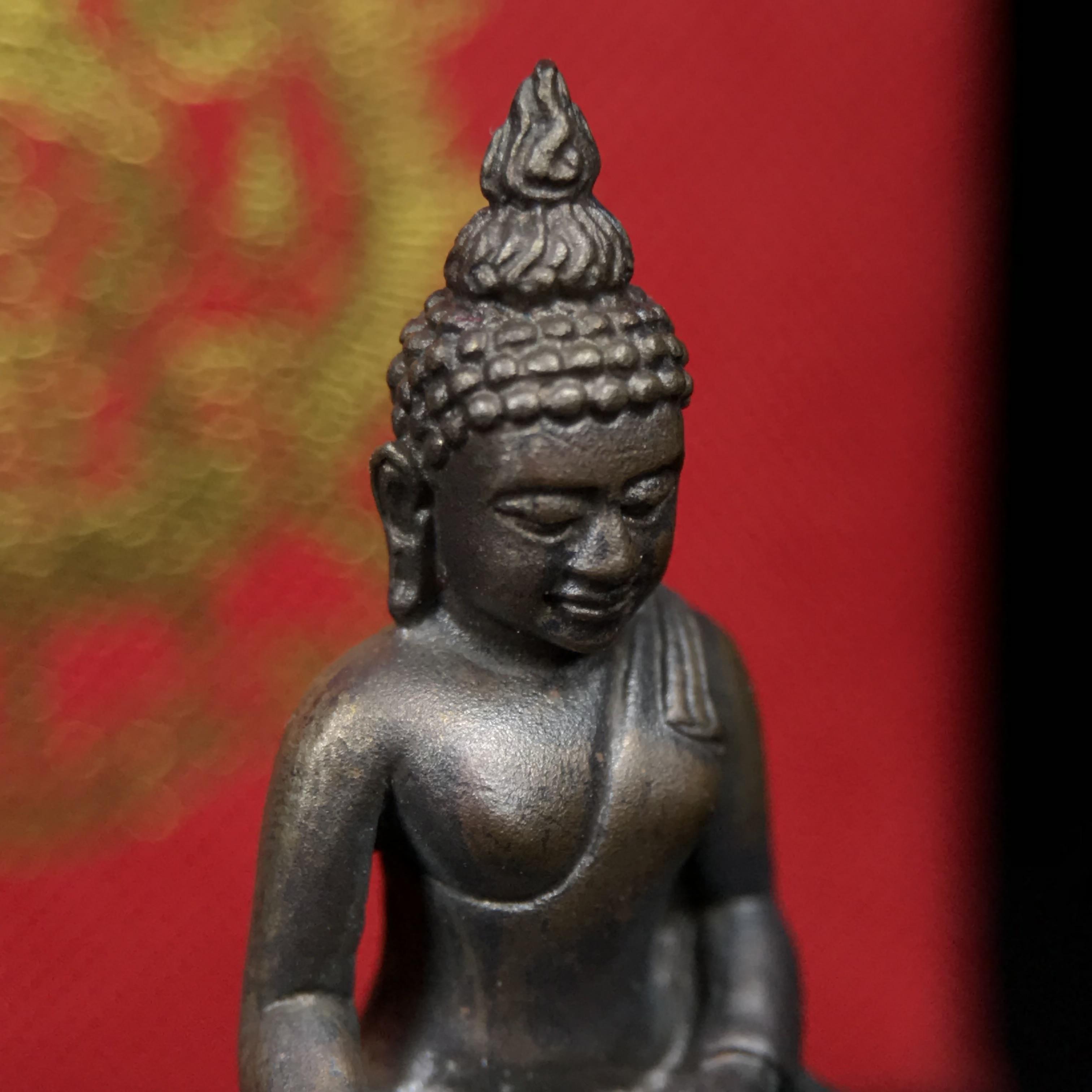 พระกริ่งไพรีพินาศ บรรจุเหล็กไหล ครั้งแรกและครั้งเดียวในประวัติศาสตร์ เฉลิมพระเกียรติ พระบาทสมเด็จพระเจ้าอยู่หัวรัชกาลที่9 พระชนมพรรษา 6 รอบ ปี2542 เนื้อนวโลหะผสมทองคำ(บรรจุเหล็กไหล)ดีนอก-ดีใน พิธีใหญ่ มวลสารเด่น(หายาก พิเศษกรรมการ ตอก 2 โค๊ต พบเจอน้อยมาก)