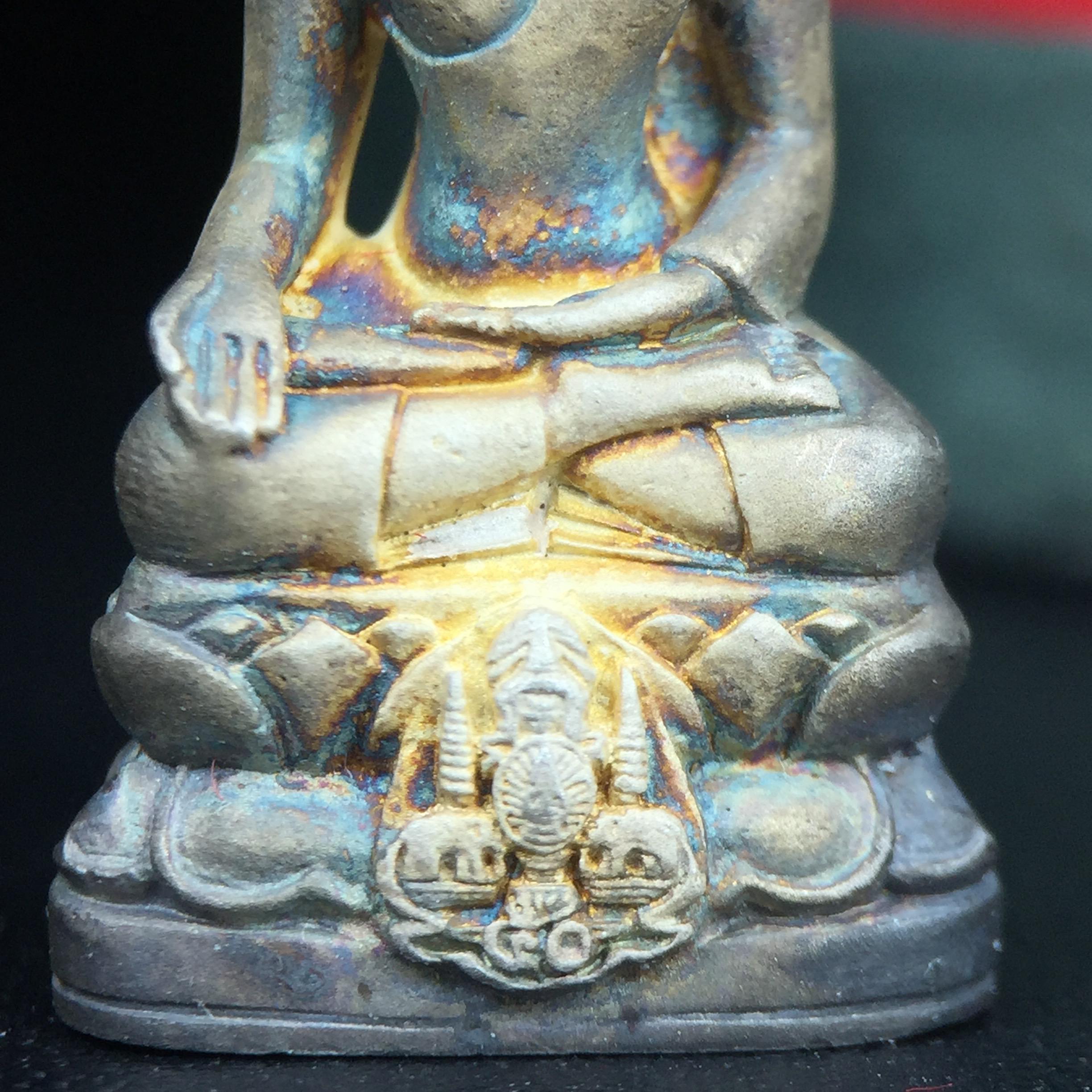 พระกริ่งไพรีพินาศ ตรากาญจนาภิเษก วัดบวรนิเวศวิหาร ที่ระลึกในหลวงรัชกาลที่9 ครองสิริราชสมบัติครบ 50 ปี เนื้อเงิน(สภาพผิวเดิม ขึ้นสีรุ้งธรรมชาติ สวยแบบนิยม)พร้อมกล่องบรรจุเดิม ครบ สมบูรณ์ ชุดพระราชทาน(หายาก)