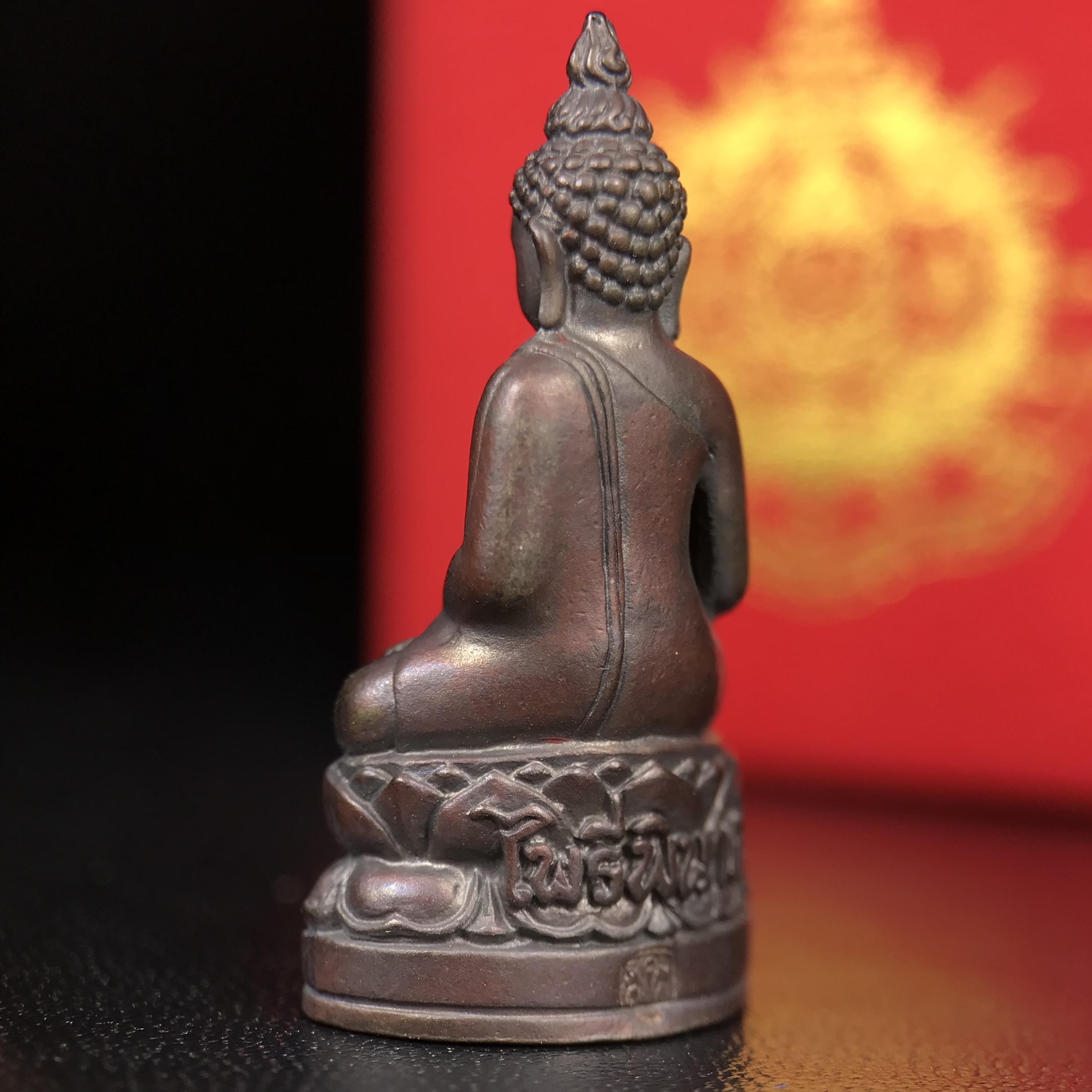 พระกริ่งไพรีพินาศ บรรจุเหล็กไหล ครั้งแรกและครั้งเดียวในประวัติศาสตร์ เฉลิมพระเกียรติ พระบาทสมเด็จพระเจ้าอยู่หัวรัชกาลที่9 พระชนมพรรษา 6 รอบ ปี2542 เนื้อนวโลหะผสมทองคำ(บรรจุเหล็กไหล)ดีนอก-ดีใน พิธีใหญ่ มวลสารเด่น (หายาก)