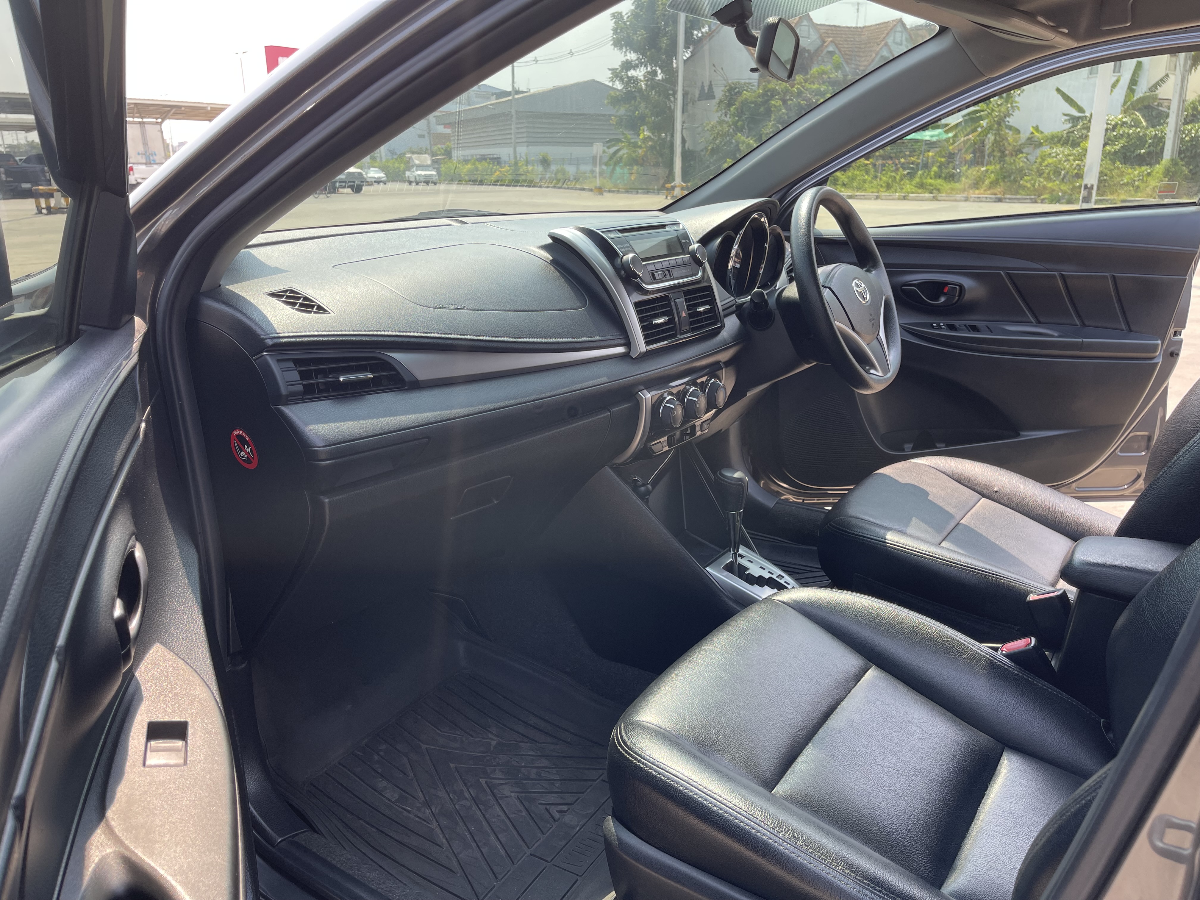 Toyota Vios 1.5 E At 2015 เทาดำ