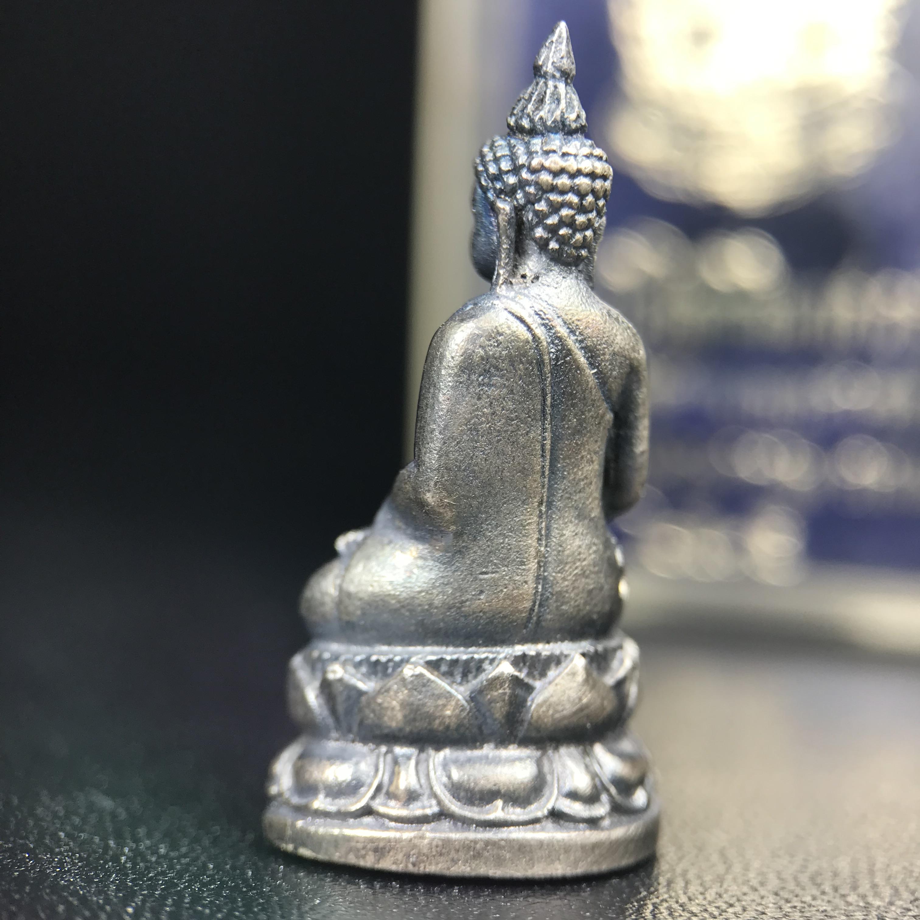 พระกริ่งไพรีพินาศ ภปร. รุ่นแรกของประเทศไทย วัดปทุมวนาราม ปี 2535 เนื้อเงิน(ผิวเดิม ผิวขึ้นรุ้งทั่วองค์ สวย งดงาม)(เข้มขลังทรงอานุภาพยิ่งใหญ่ กำราบศัตรูพ่ายสิ้น) ขนาดสูง 3 ซม. พร้อมกล่องบรรจุเดิมครบสมบูรณ์ (ในหลวงรัชกาลที่9เสด็จเททอง)(1ใน3000องค์)นิยมหายาก