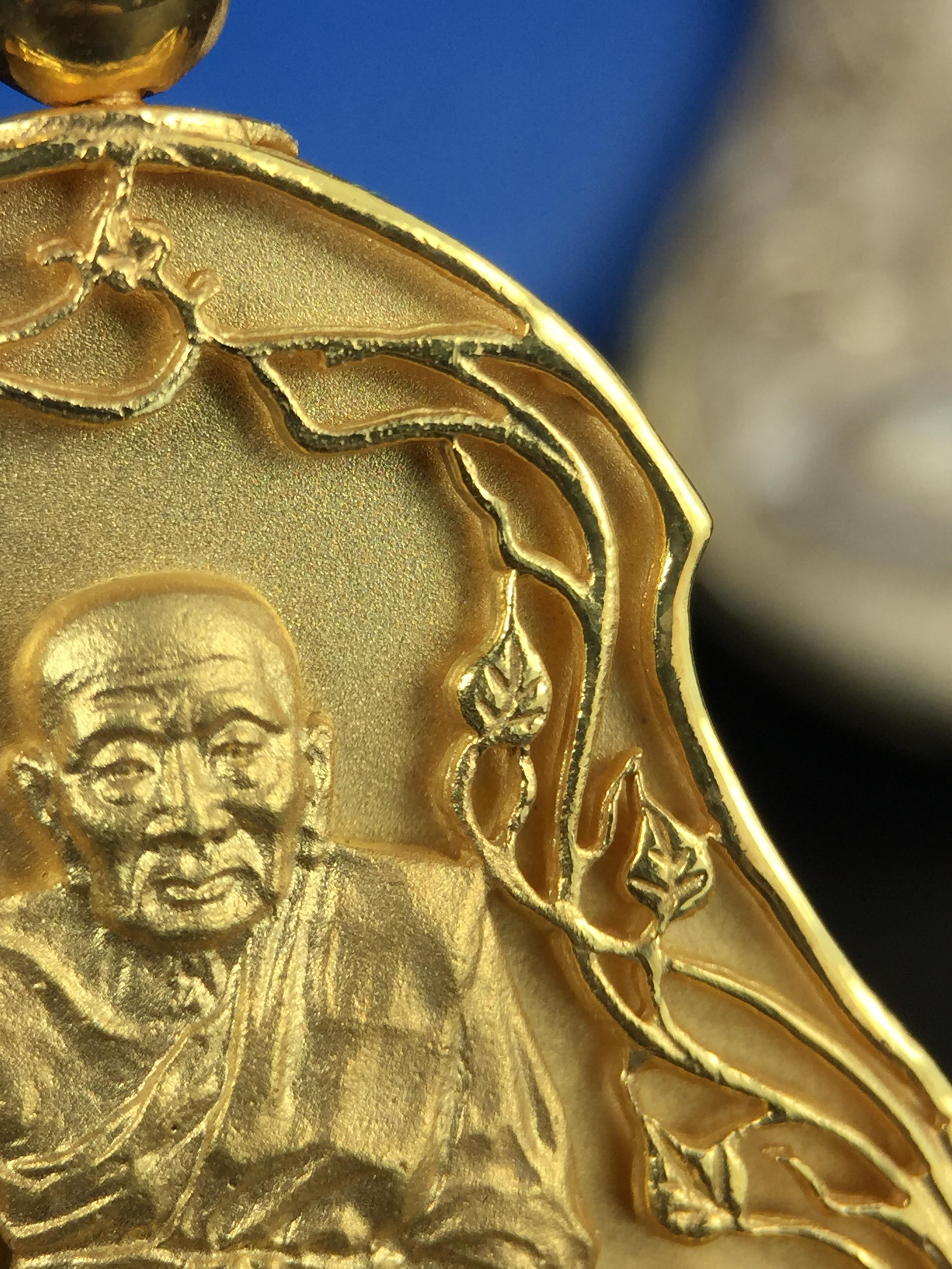 เหรียญหลวงปู่ทวด พระนามาภิไธย สก. แบบงานฉลุโบราณ(HAND MADE) ปี 2544 ชุดทองคำ(เนื้อทองคำ(15.16 กรัม)+เนื้อเงิน+เนื้อบรอนซ์)พิธีปลุกเสก ณ อุโบสถวัดช้างให้ และ พิธีมังคลาภิเษก ณ พระอุโบสถ วัดพระศรีรัตนศาสดาราม(วัดพระแก้ว) (1 ใน 500 ชุด)พบเจอน้อยหายากมาก