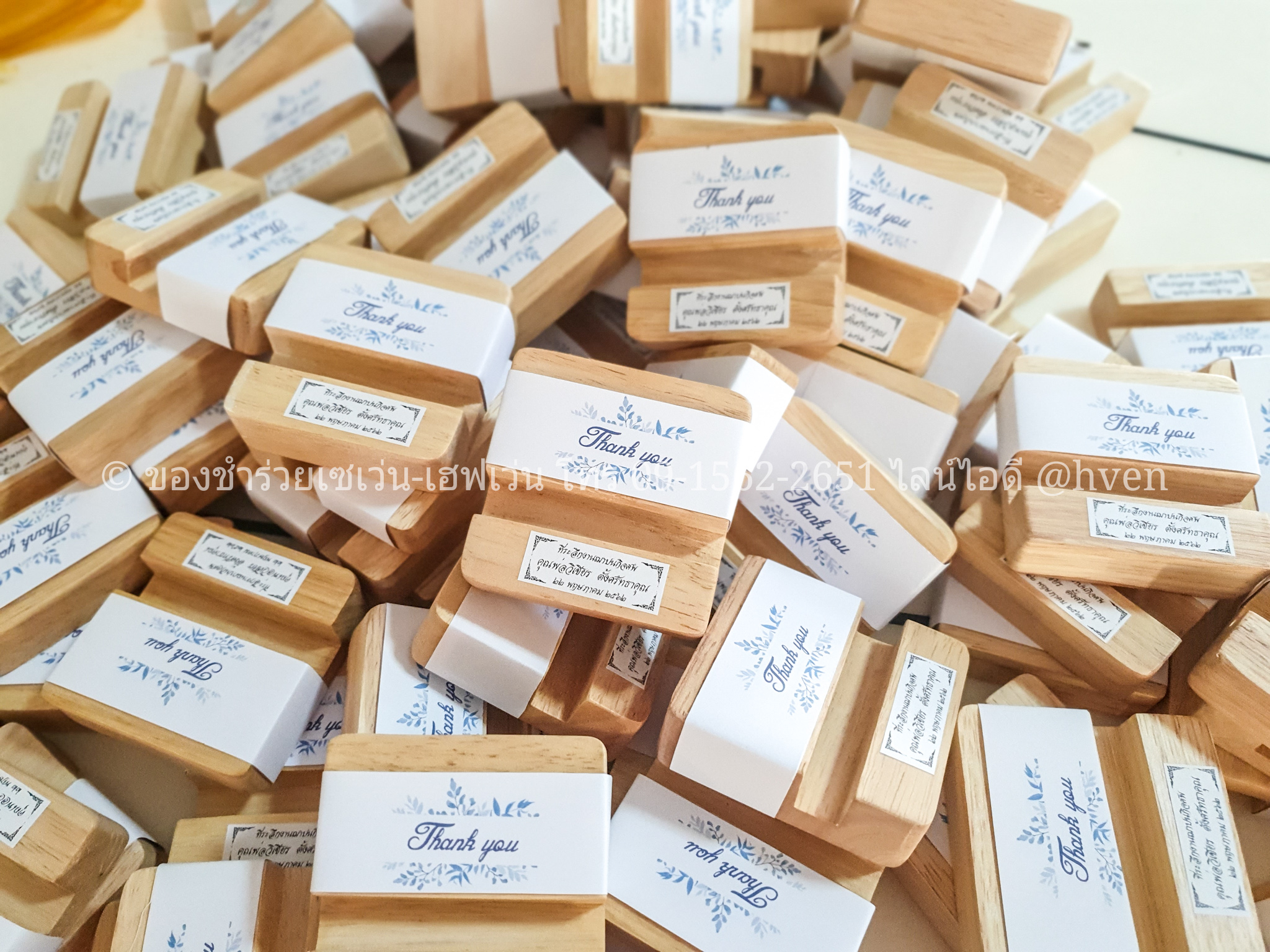 ของชำร่วยงานศพ ที่วางมือถือ ผลิตจากไม้แท้