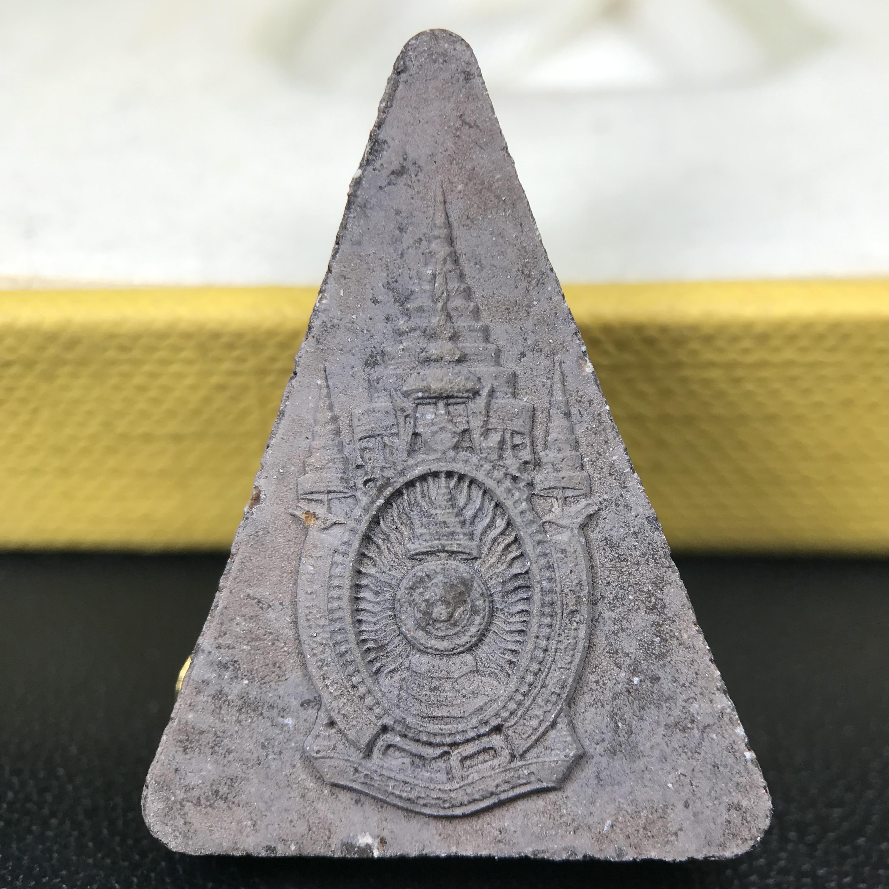 พระพุทธมหาสุวรรณปฏิมากร (หลวงพ่อทองคำ) หลังตรามหามงคลเฉลิมพระชนมพรรษา 80 พรรษา รัชกาลที่9 วัดไตรมิตรวิทยาราม กรุงเทพฯ ปี 2550 พระพิมพ์หน้าทองคำ(หายาก 1 ใน 999 องค์)