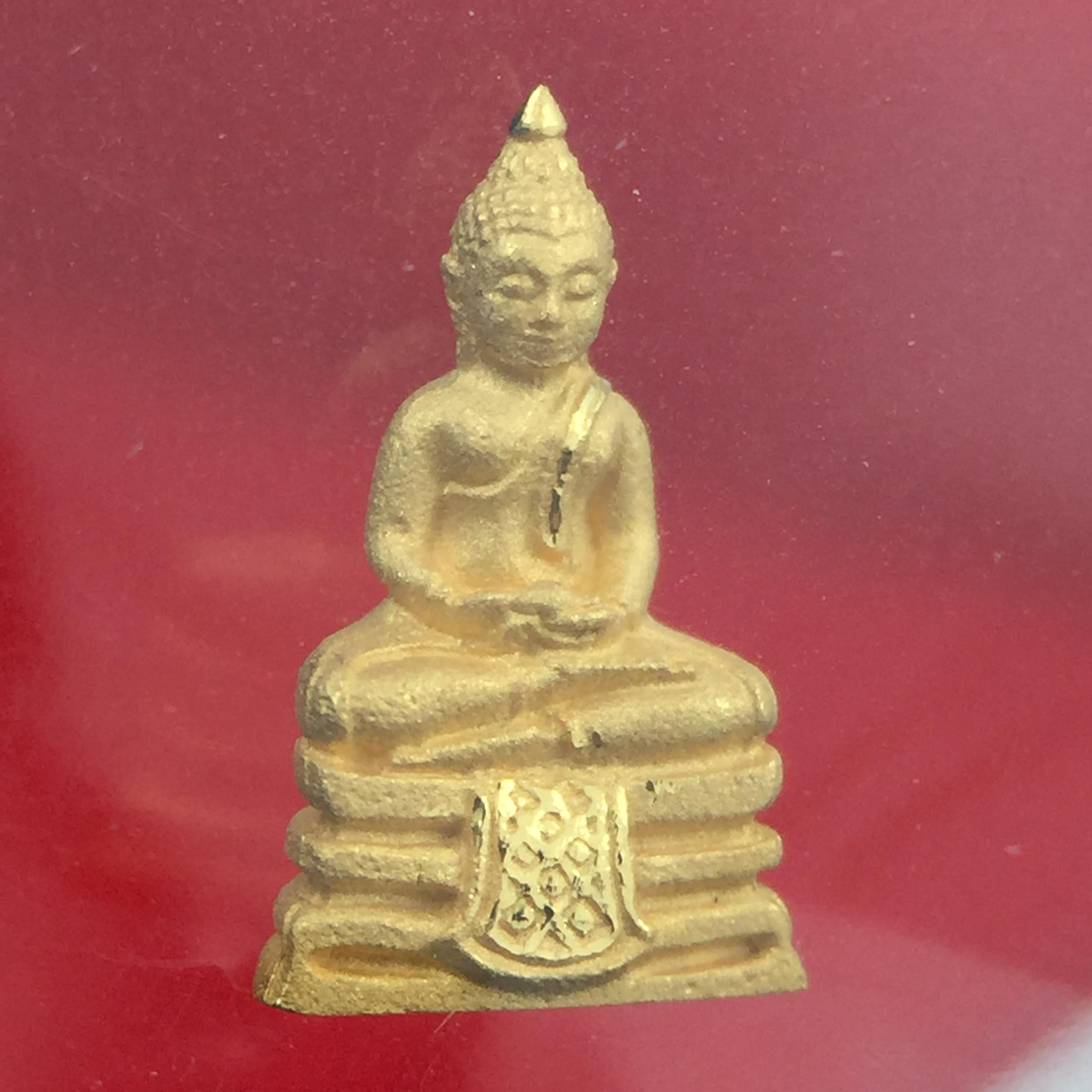 พระพุทธโสธร รุ่นอุดมโชคโภคทรัพย์ ปี 2550 เนื้อทองคำ พิมพ์จิ๋ว วัดโสธรวรารามวรวิหาร จ.ฉะเชิงเทรา (สภาพ สวย ซีนซองเดิม กล่องบบรรจุเดิมครบสมบูรณ์)