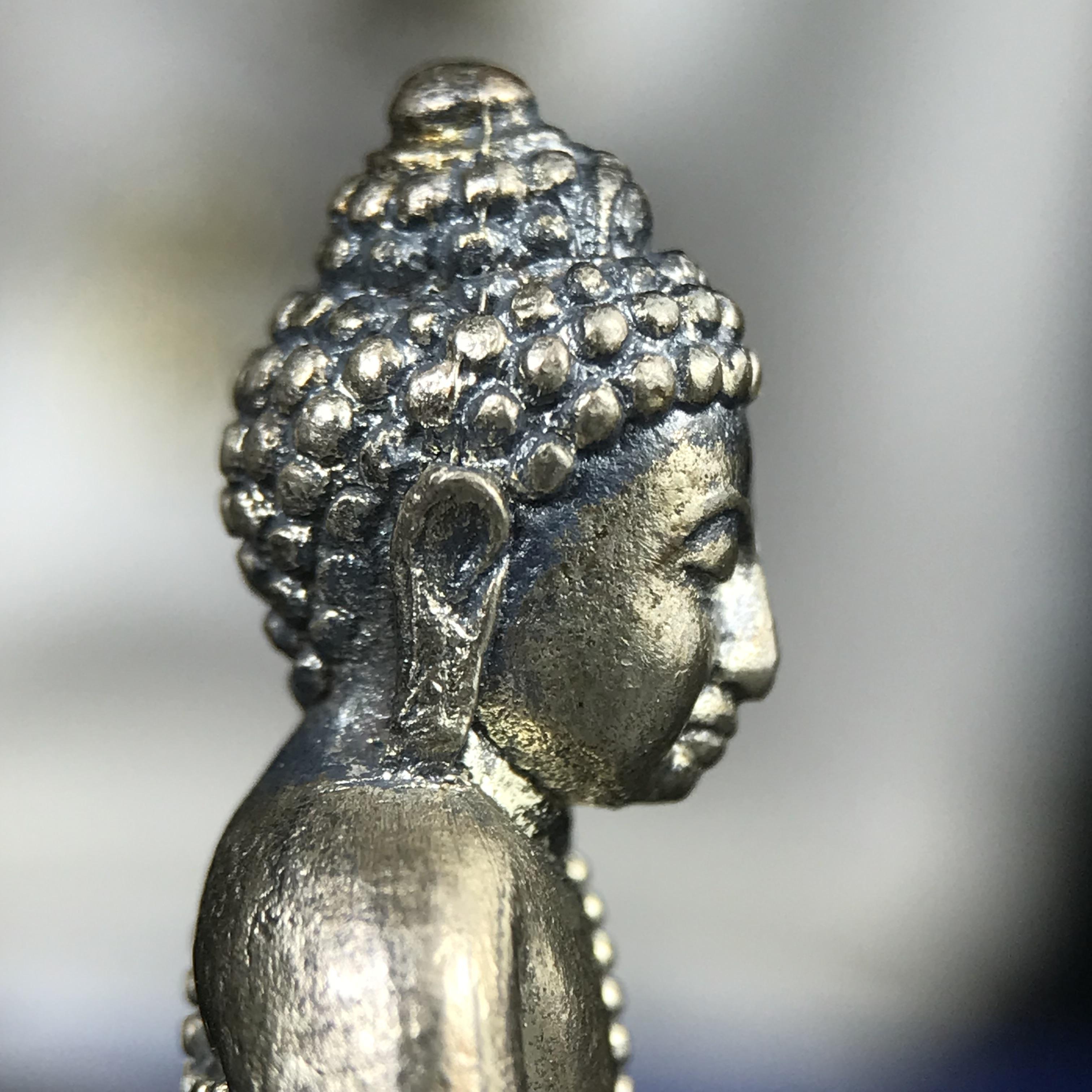 พระกริ่งนวปทุม ภปร. วัดปทุมวนาราม ปี 2535 เนื้อเงิน(ผิวเดิม ผิวน้ำทองทั่วองค์ สวย งดงาม) ขนาดสูง 3.7 ซม. พร้อมกล่องพิเศษบรรจุเดิมครบสมบูรณ์ (ในหลวงรัชกาลที่9เสด็จเททอง)(1ใน3000องค์)นิยมหายาก