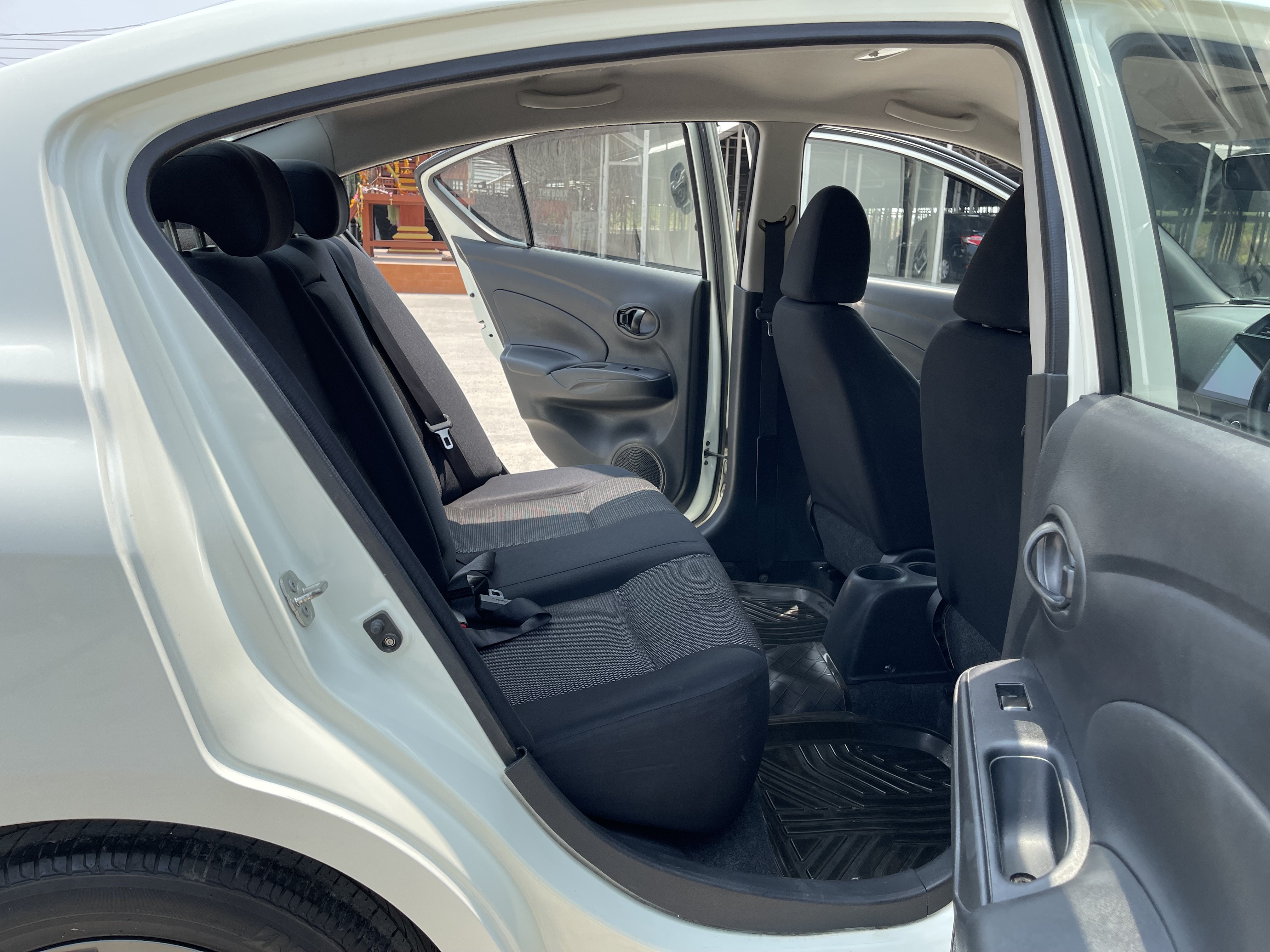 Nissan Almera 1.2 E At 2014 ขาว