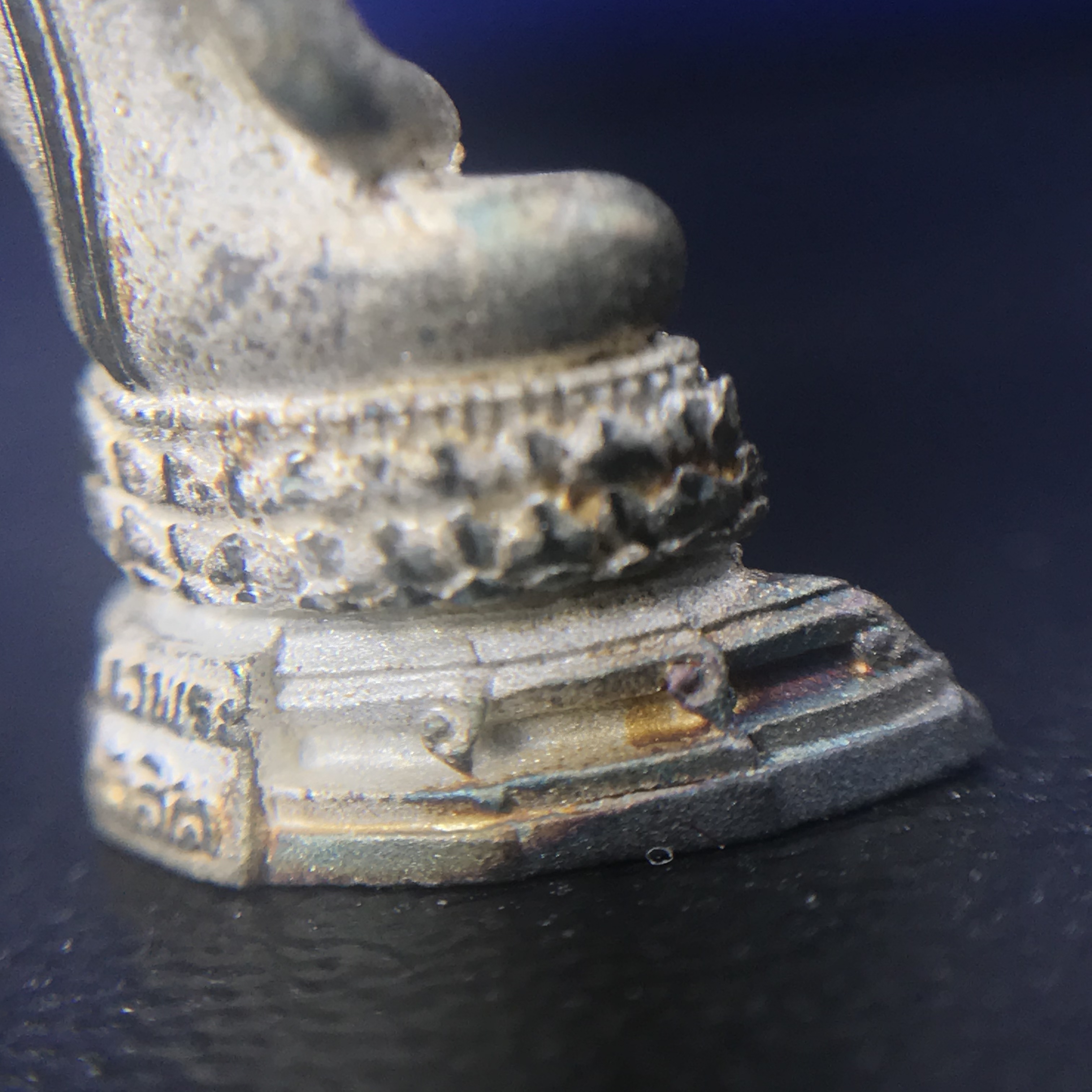 พระชัยวัฒน์พุทธสิหิงค์ ภปร. รุ่นสร้างหอพระธรรมศาสตร์ ปี2542 เนื้อเงิน(ผิวเดิม ขึ้นสีรุ้งธรรมชาติ แบบนิยม) มหาพิธี 3วาระอันยิ่งใหญ่