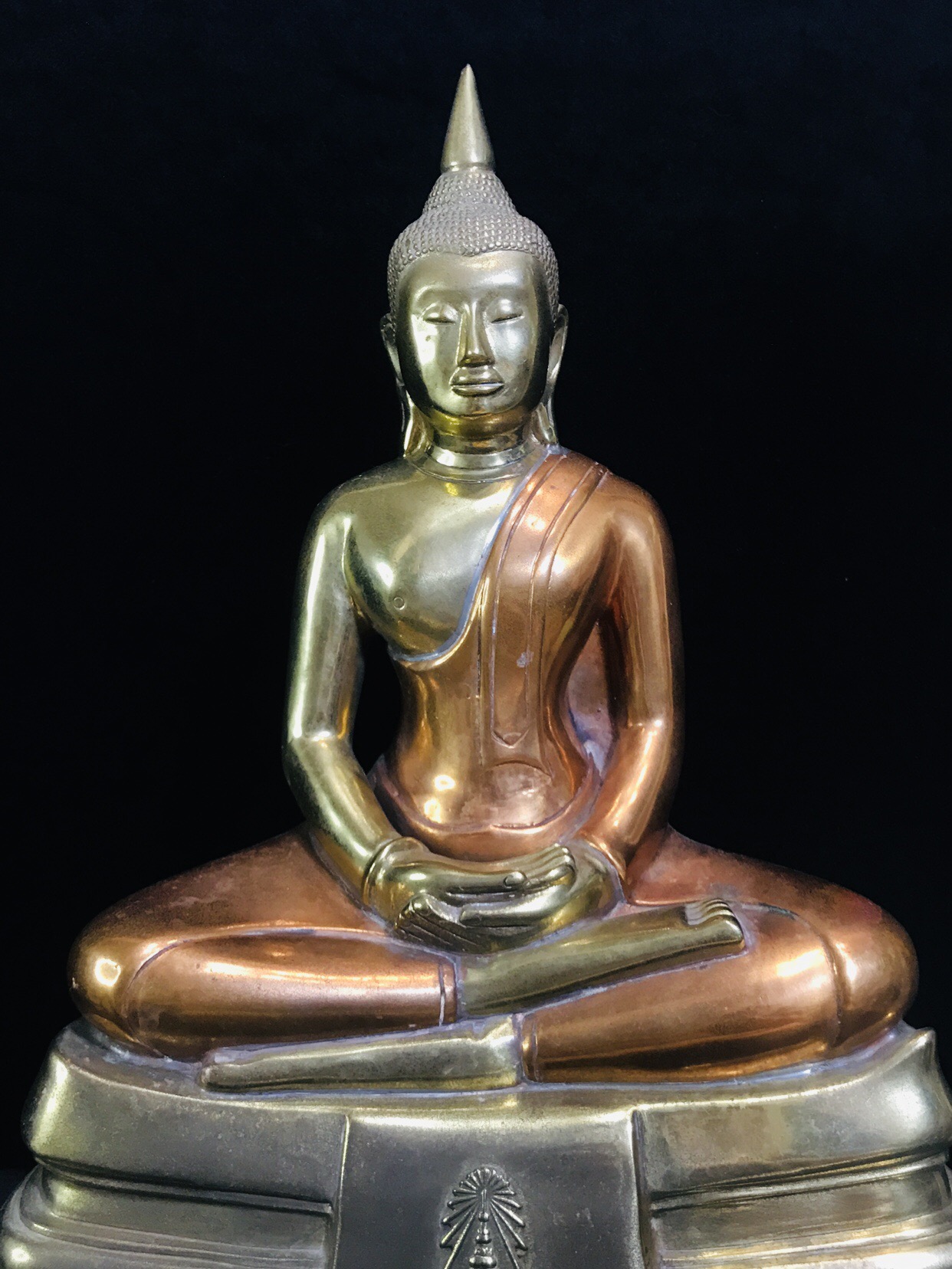 พระบูชาพระพุทธโสธร ภปร. รุ่นย้อนยุค ปี2539 กาญจนาภิเษกครองราชสมบัติครบ 50ปี หน้าตัก9นิ้ว เนื้อสามกษัตริย์ หมายเลข01314