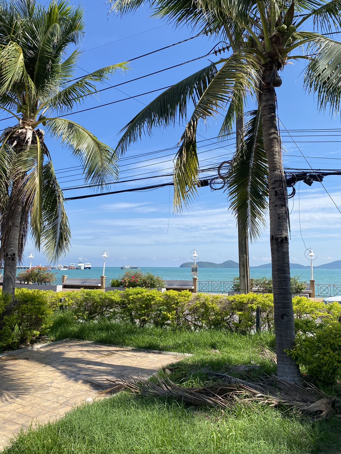 For Sales : Sea front, 2-Story commercial buildings, 3 Bedroom 6 Bathroom