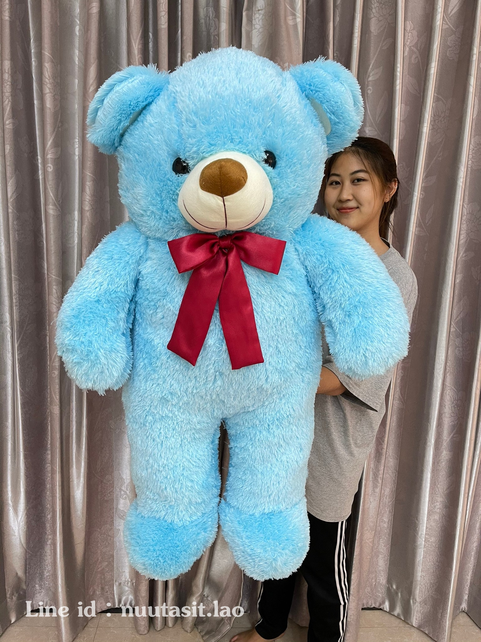 ตุ๊กตาหมีมีโบว์ตัวใหญ่