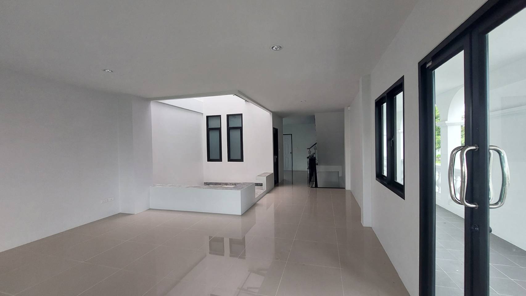 For Sales : Ratsada, 3-Storey Commercial Building, 3 bedroom 4 bathroom