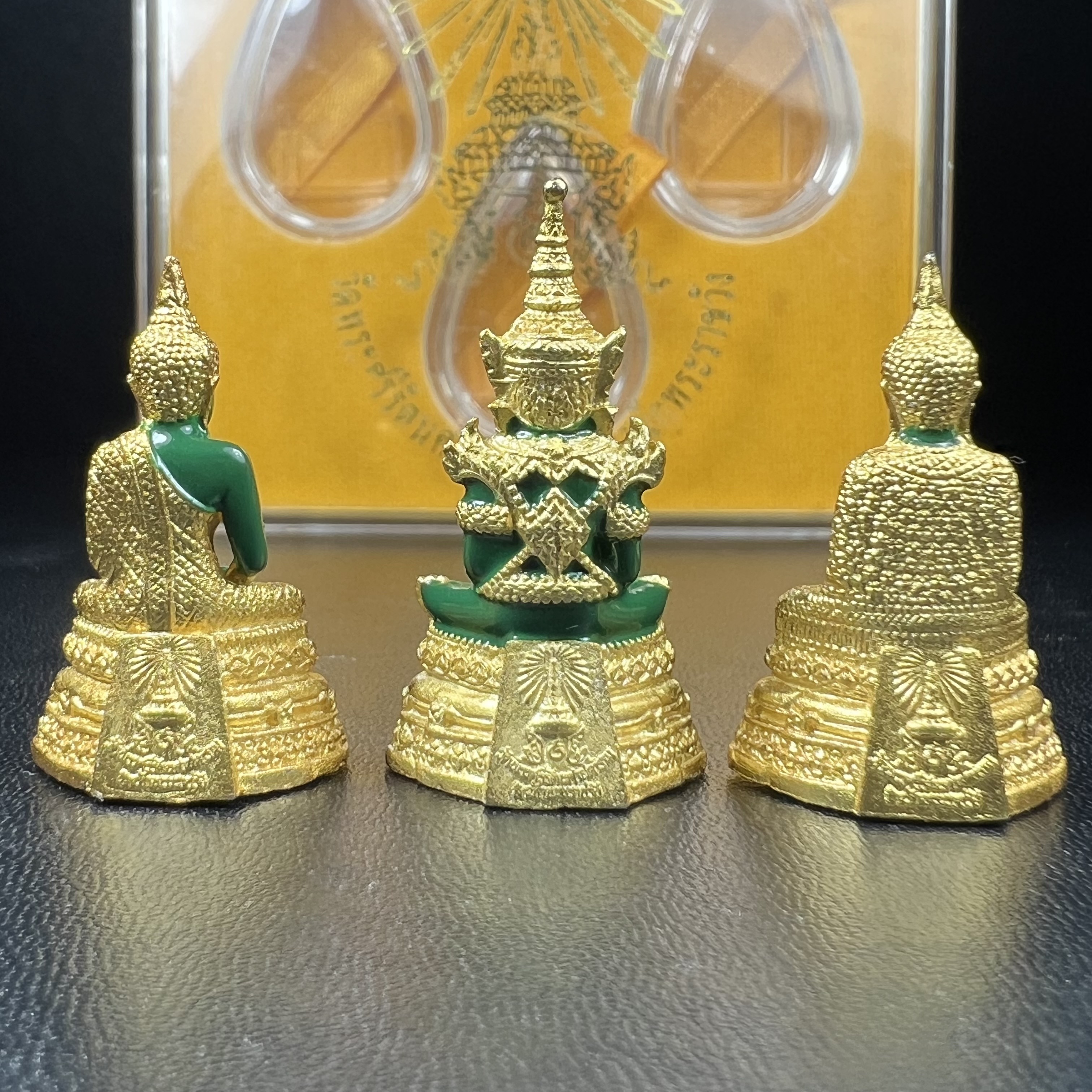 พระพุทธมหามณีรัตนปฏิมากร(พระแก้วมรกต) วัดพระศรีรัตนศาสดาราม สำนักพระราชวัง จัดสร้าง ชุด3 ฤดู ร้อน ฝน หนาว(บรรจุมวลสารใต้ฐาน)