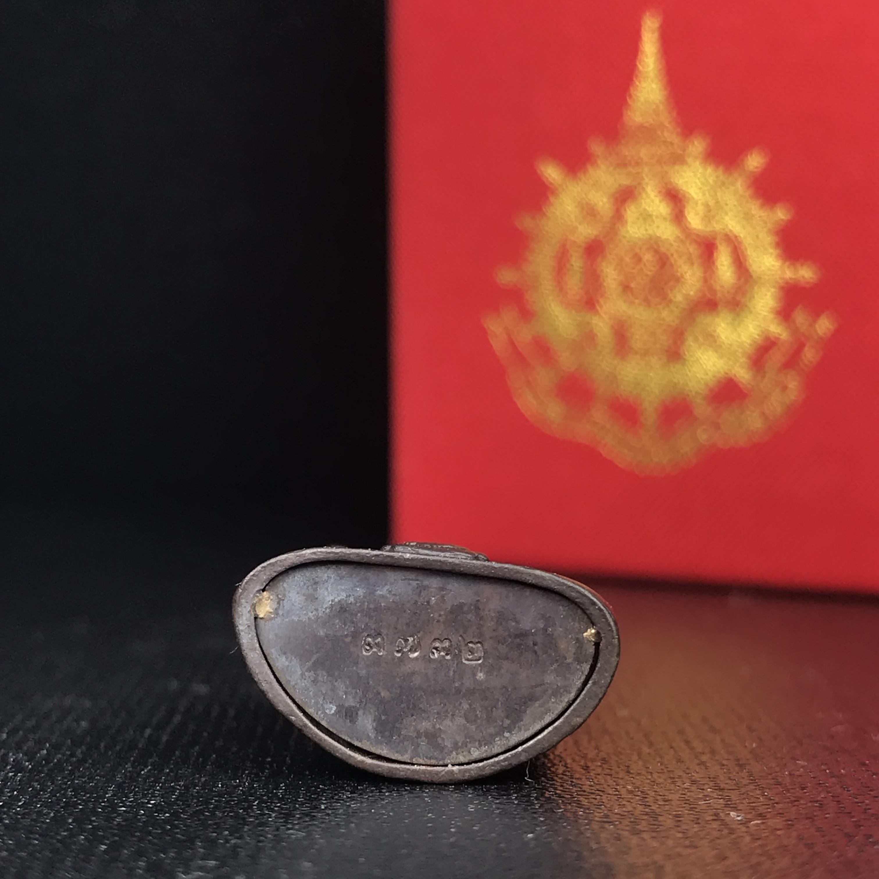 พระกริ่งไพรีพินาศ เฉลิมพระเกียรติ พระบาทสมเด็จพระเจ้าอยู่หัวรัชกาลที่9 พระชนมพรรษา 6 รอบ ปี2542 เนื้อนวโลหะผสมทองคำ(บรรจุเหล็กไหล)ดีนอก-ดีใน