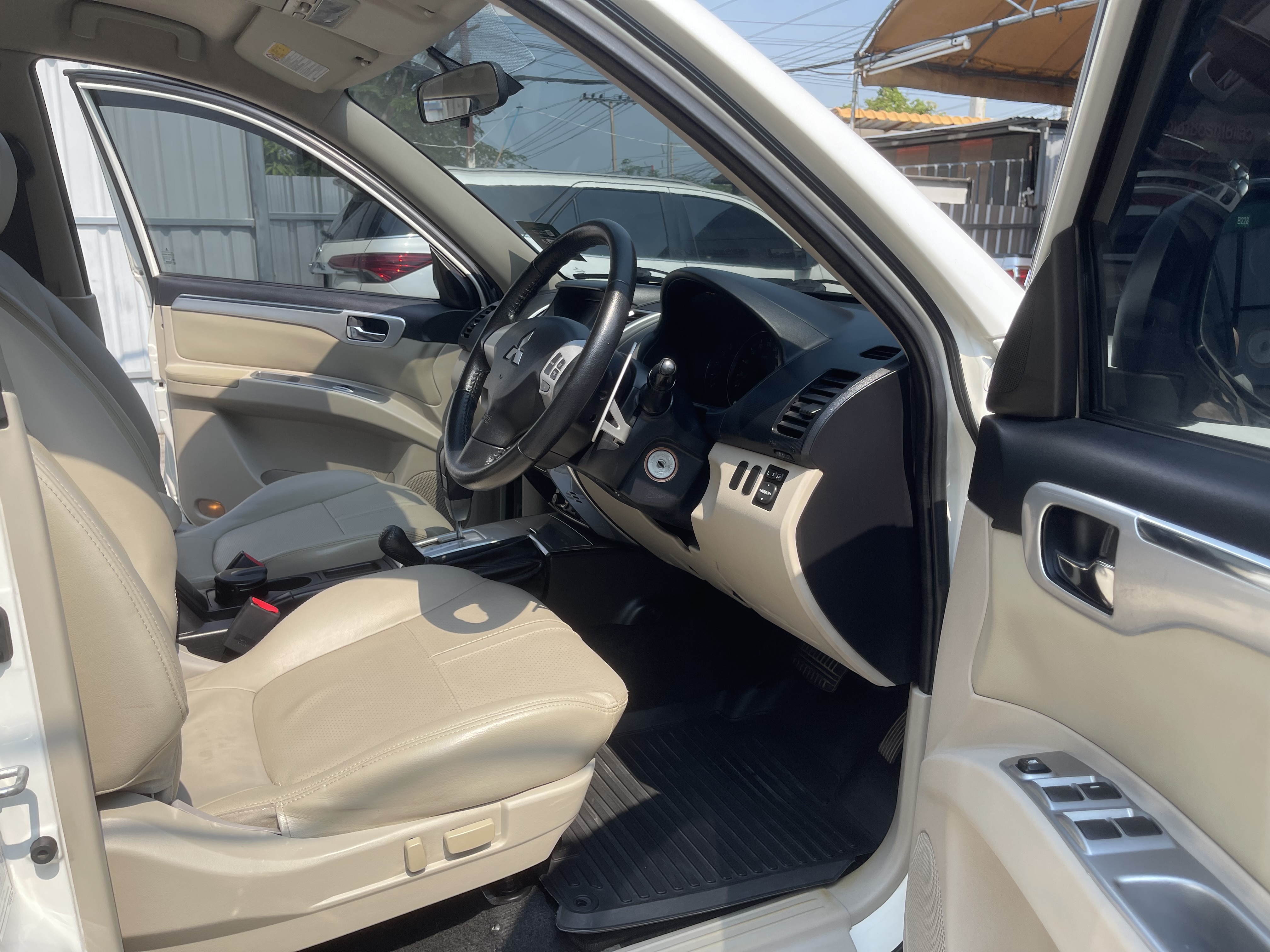 Mitsubishi Pajero Sport 2.5 GT 4WD At 2013 ขาวมุก