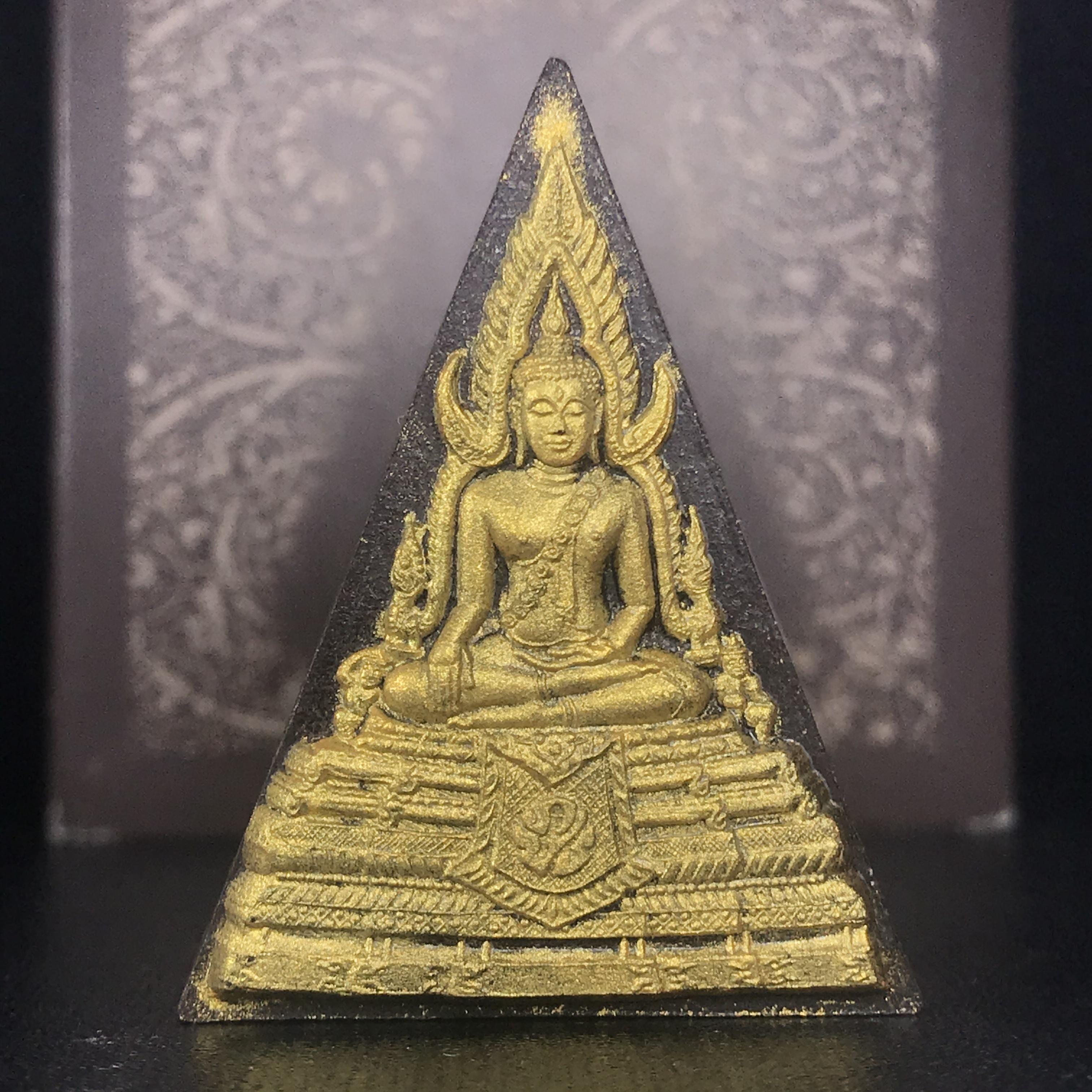 พระพุทธชินราช ภปร. โครงการ "เพราะแผ่นดินนี้ คือ แผ่นดินเกิด" ปี2548(รุ่นแรก) พระผงหลัง ภ.ป.ร. เงิน (พระราชทานเส้นพระเจ้า (เส้นผม)และมวลสารจิตรลดา)