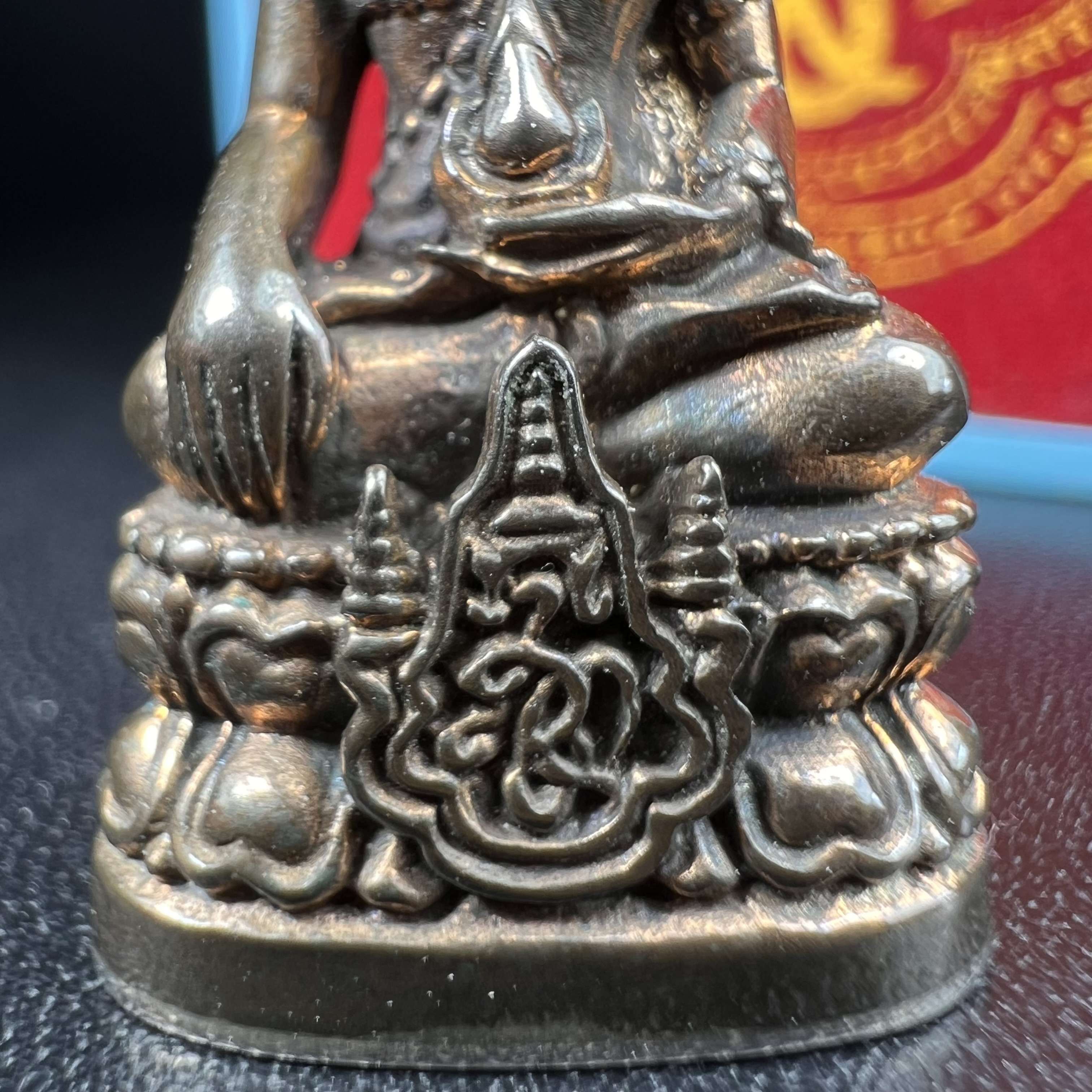 พระกริ่งสมเด็จนางพญาญาณนาวา พรหมวชิรญาณ โครงการพัฒนาพระอารามเฉลิมพระเกียรติ วัดยานนาวา ปี 2547เนื้อนวโลหะก้นเงิน องค์หมายเลข ๓๙๐ พร้อมกล่องบรรจุเดิมครบสมบูรณ์