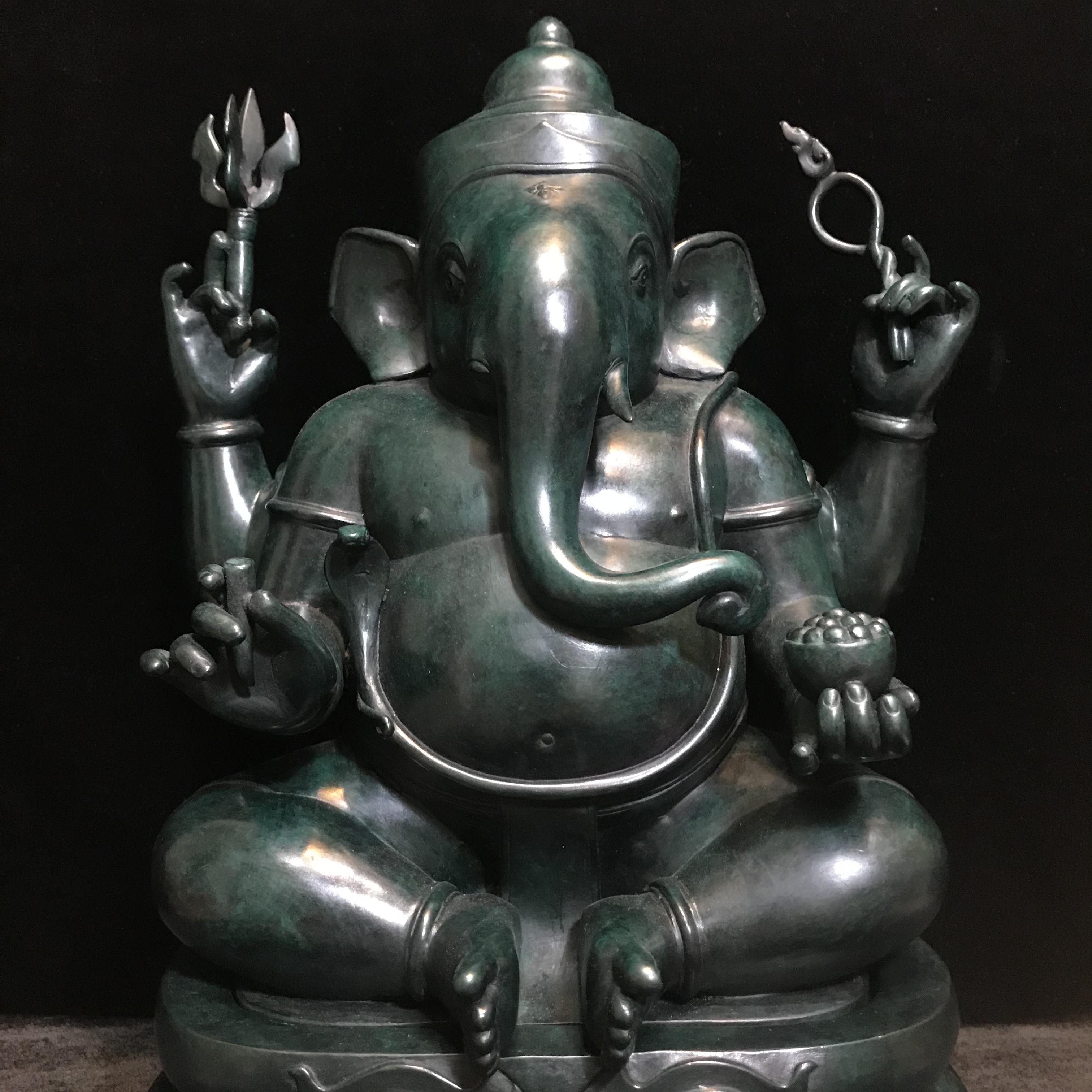 พระพิฆเนศวร 65 ปี คณะจิตรกรรม มหาวิทยาลัยศิลปากร ปี2551 ลอยองค์เนื้อสำริดขนาดหน้าตัก 9 นิ้ว(เนื้อสำริดเขียวพลาติน่า)