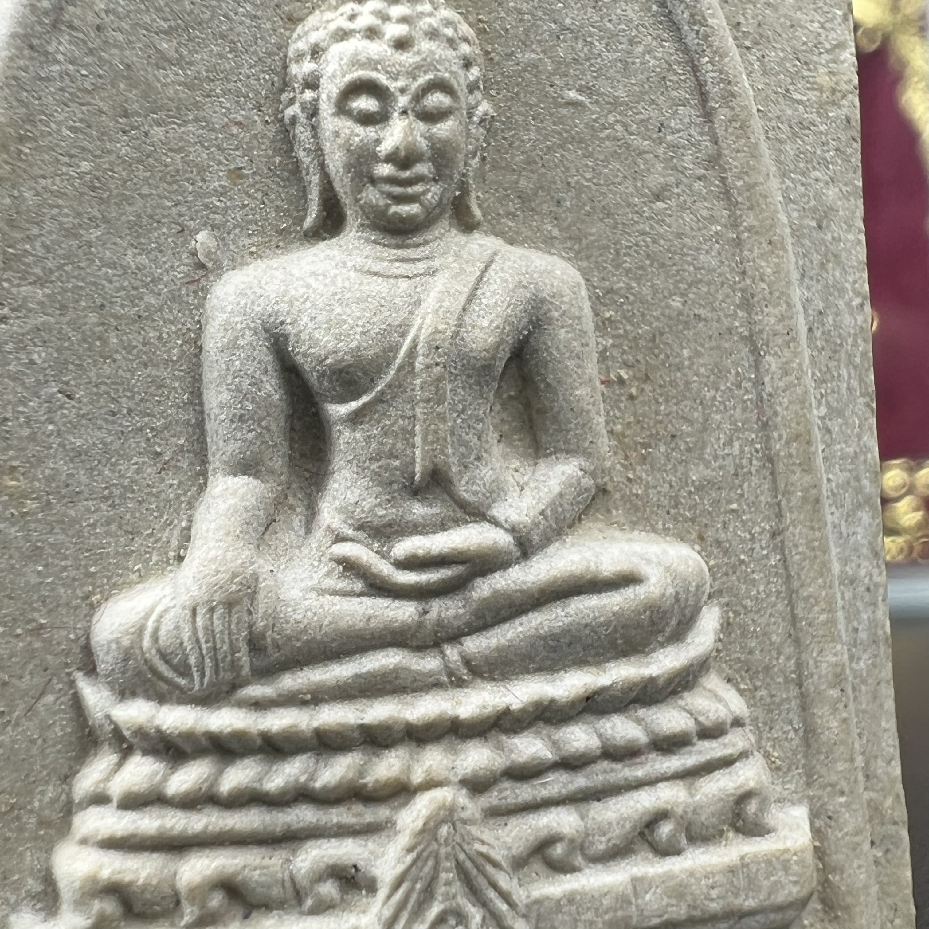 พระพุทธชินสีห์ ภปร. ทันโต เสฏโฐ ปี2533 พิมพ์ใหญ่(องค์นี้ด้านหลังบรรจุพลอยเสกมงคลเยอะมาก) บรรจุพระทนต์ในหลวง รุ่นเดียวในประวัติศาสตร์ ****รุ่นนี้ขอแนะนำ****