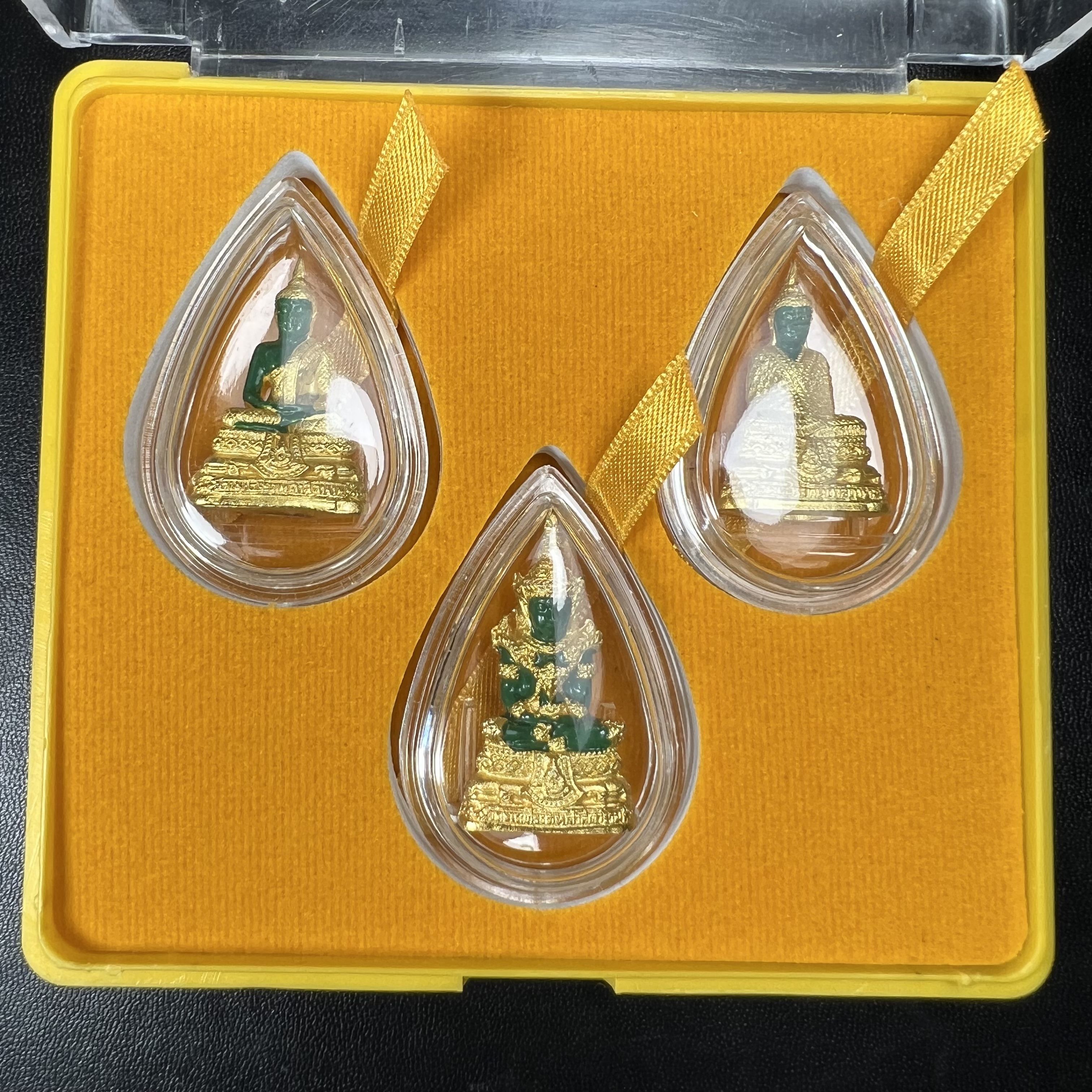พระพุทธมหามณีรัตนปฏิมากร(พระแก้วมรกต) วัดพระศรีรัตนศาสดาราม สำนักพระราชวัง จัดสร้าง ชุด3 ฤดู ร้อน ฝน หนาว(บรรจุมวลสารใต้ฐาน)