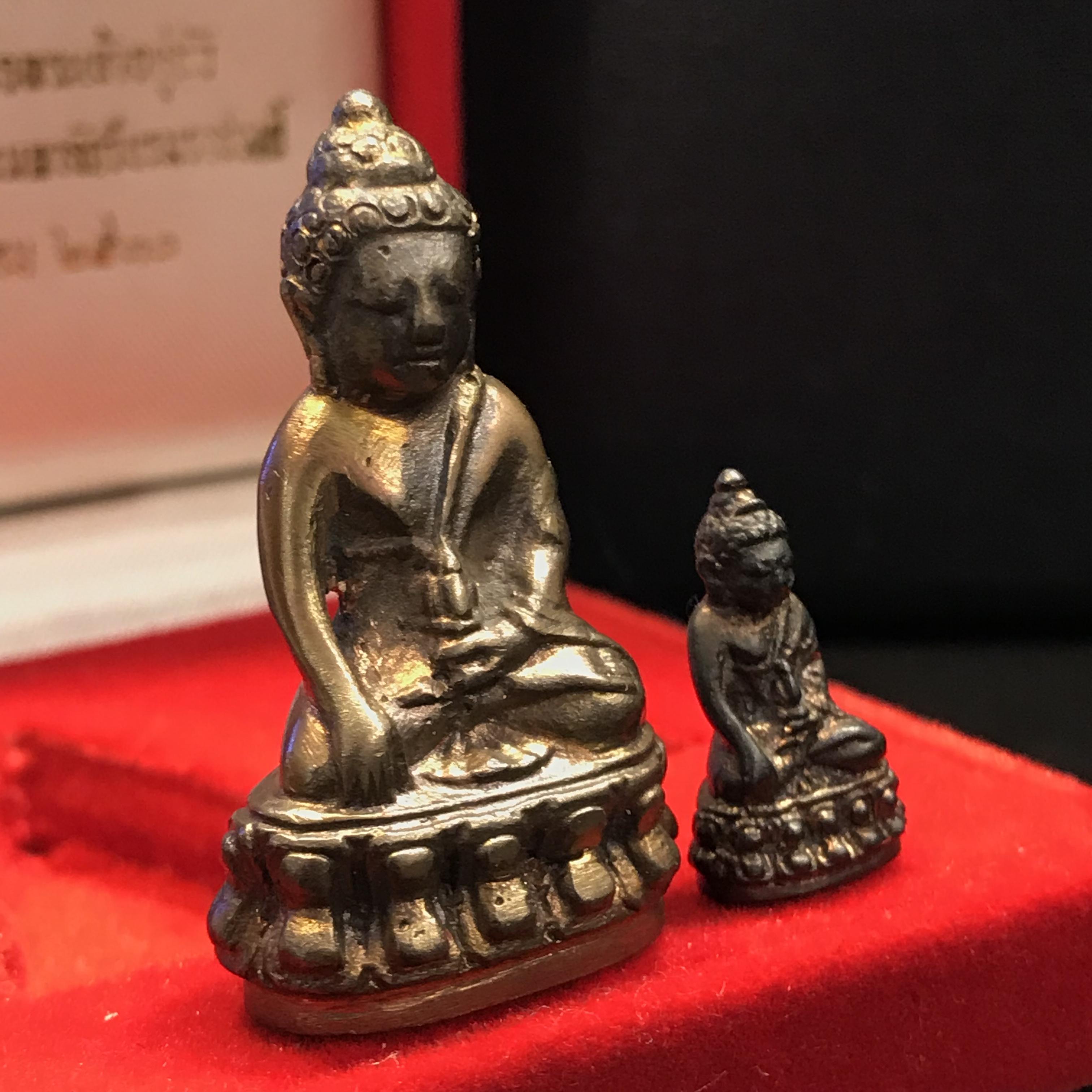 พระกริ่ง-พระชัยวัฒน์ ปวเรศ ปี2530 วัดบวรนิเวศราชวรวิหาร(ในหลวง ร.9 เสด็จเททอง)(บรรจุเส้นเกษาในหลวงรัชกาลที่9)