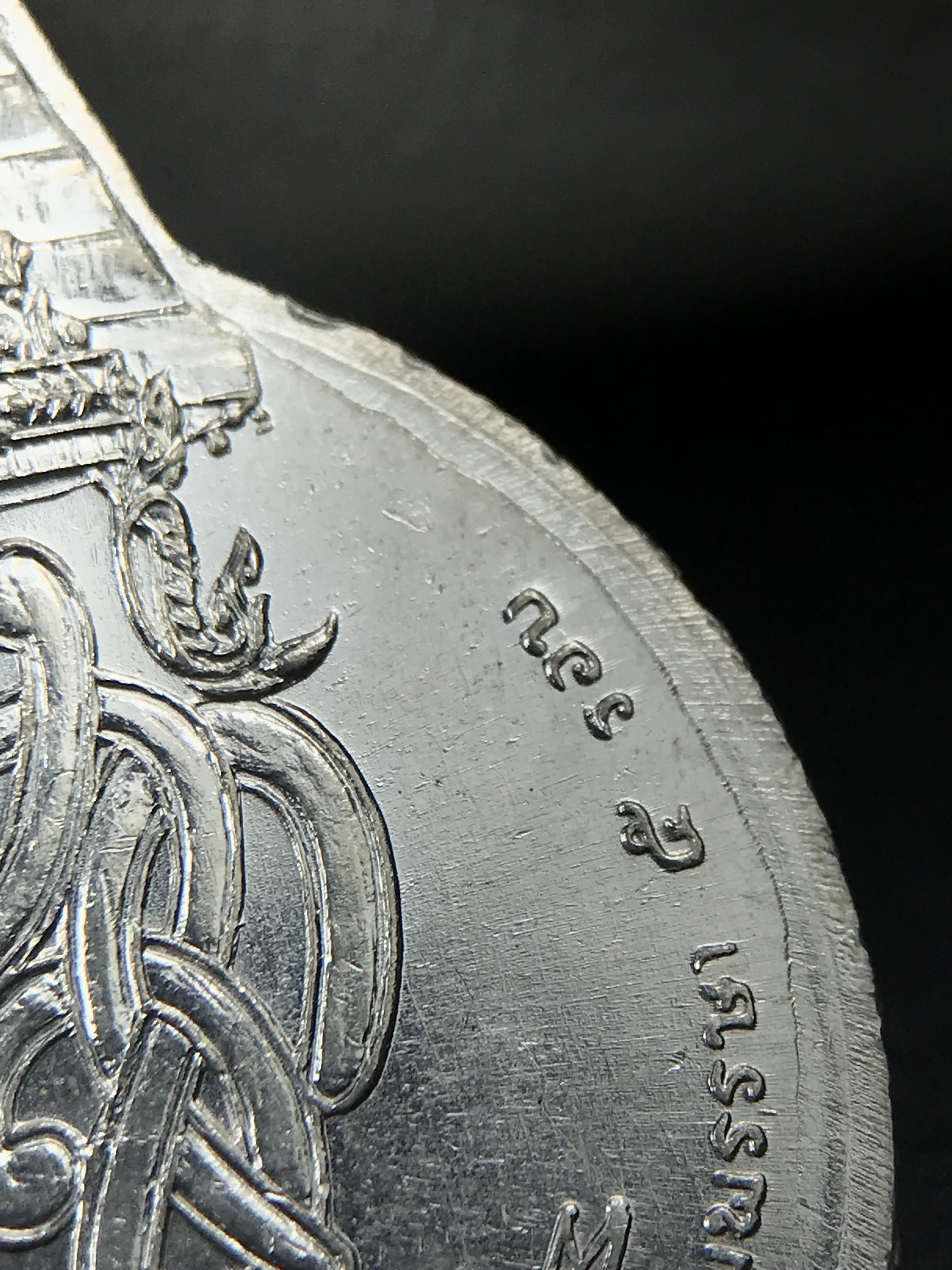 เหรียญพระชัยหลังช้าง หลัง สก. ปี 2535 เนื้อเงินหายาก สภาพสวยเดิมพร้อมกล่องบรรจุเดิมครบสมบูรณ์(พิธีใหญ่ รุ่นยอดมนิยม)