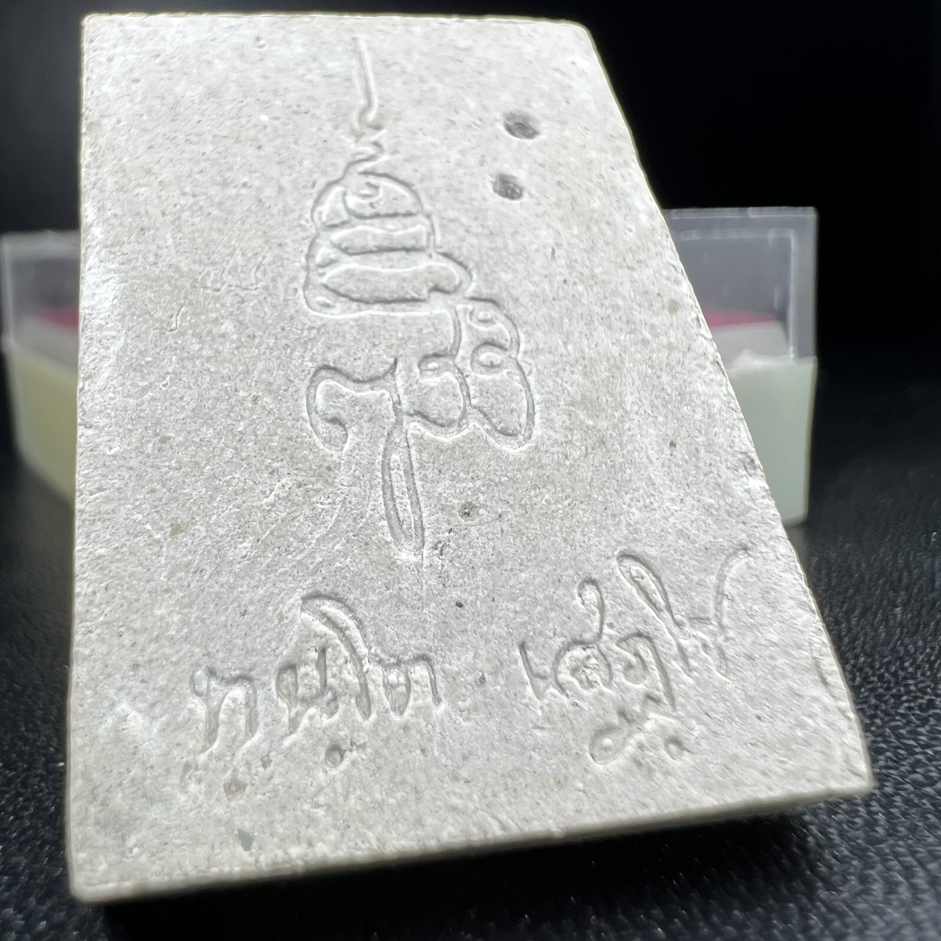 พระพุทธชินสีห์ ภปร. ทันโต เสฏโฐ ปี2533 พิมพ์ใหญ่(องค์นี้ด้านหลังบรรจุพลอยเสกมงคลชัดมาก) บรรจุพระทนต์ในหลวง รุ่นเดียวในประวัติศาสตร์ ****รุ่นนี้ขอแนะนำ****