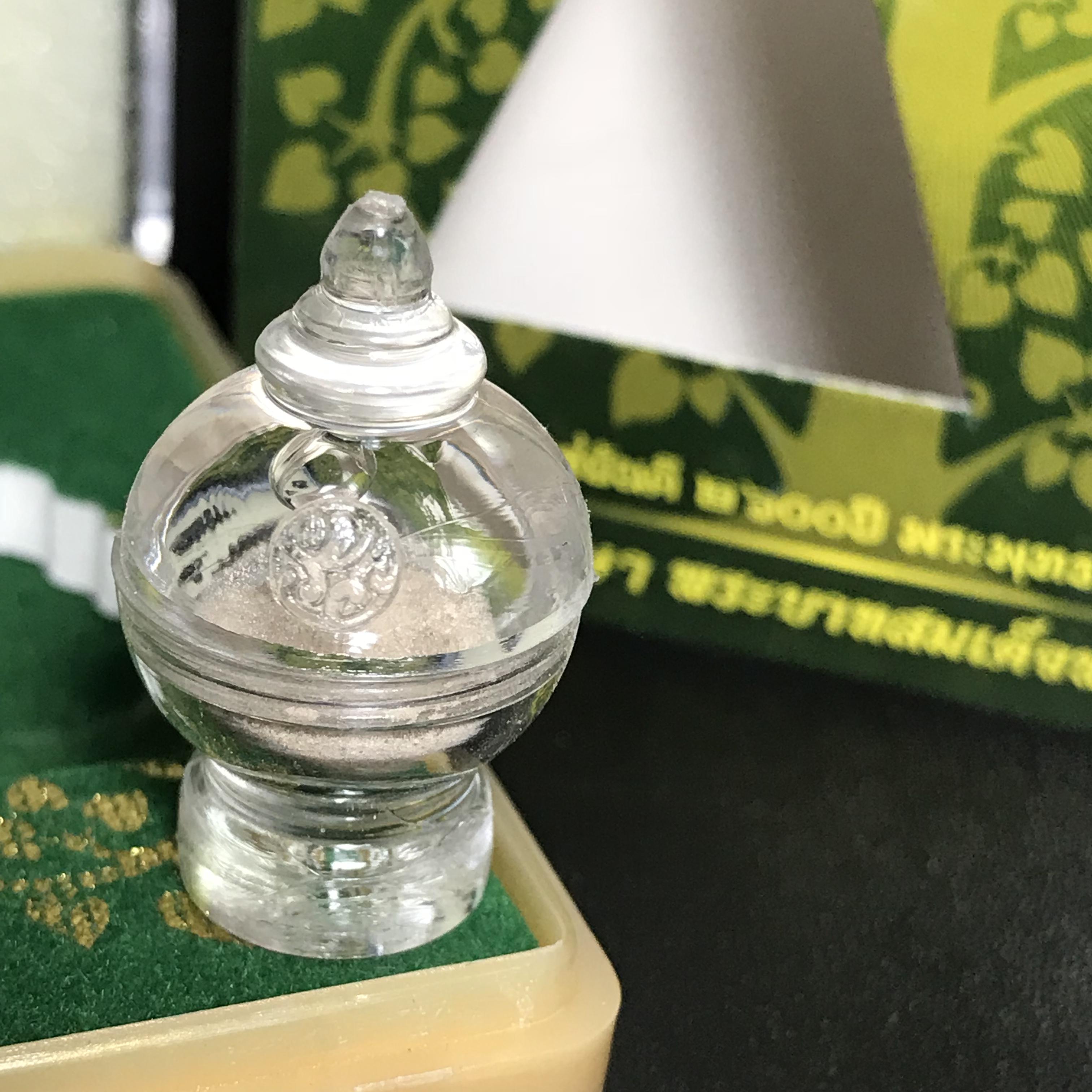 พระพุทธชินราช(จำลอง)ภปร. 84พรรษา เนื้อผง(พระราชทานมวลสาร จิตรลดาและเส้นพระเจ้า ร.9(เส้นผม))