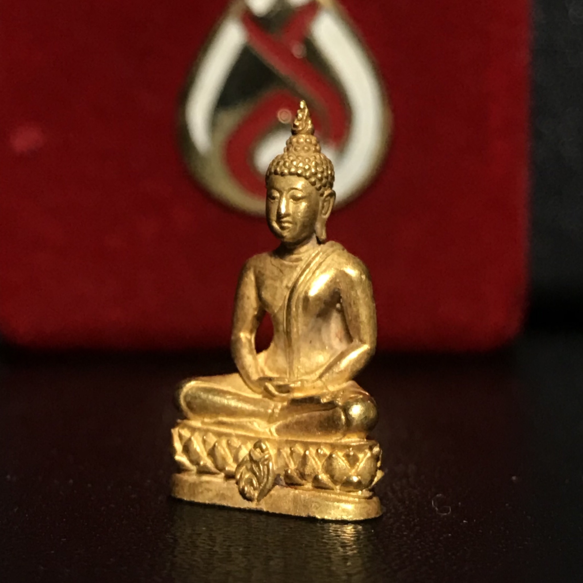 พระเครื่องปางสมาธิ 90พรรษาสมเด็จย่า ปี2533 เนื้อทองคำ (ในหลวงรัชกาลที่9เสด็จในพิธี)