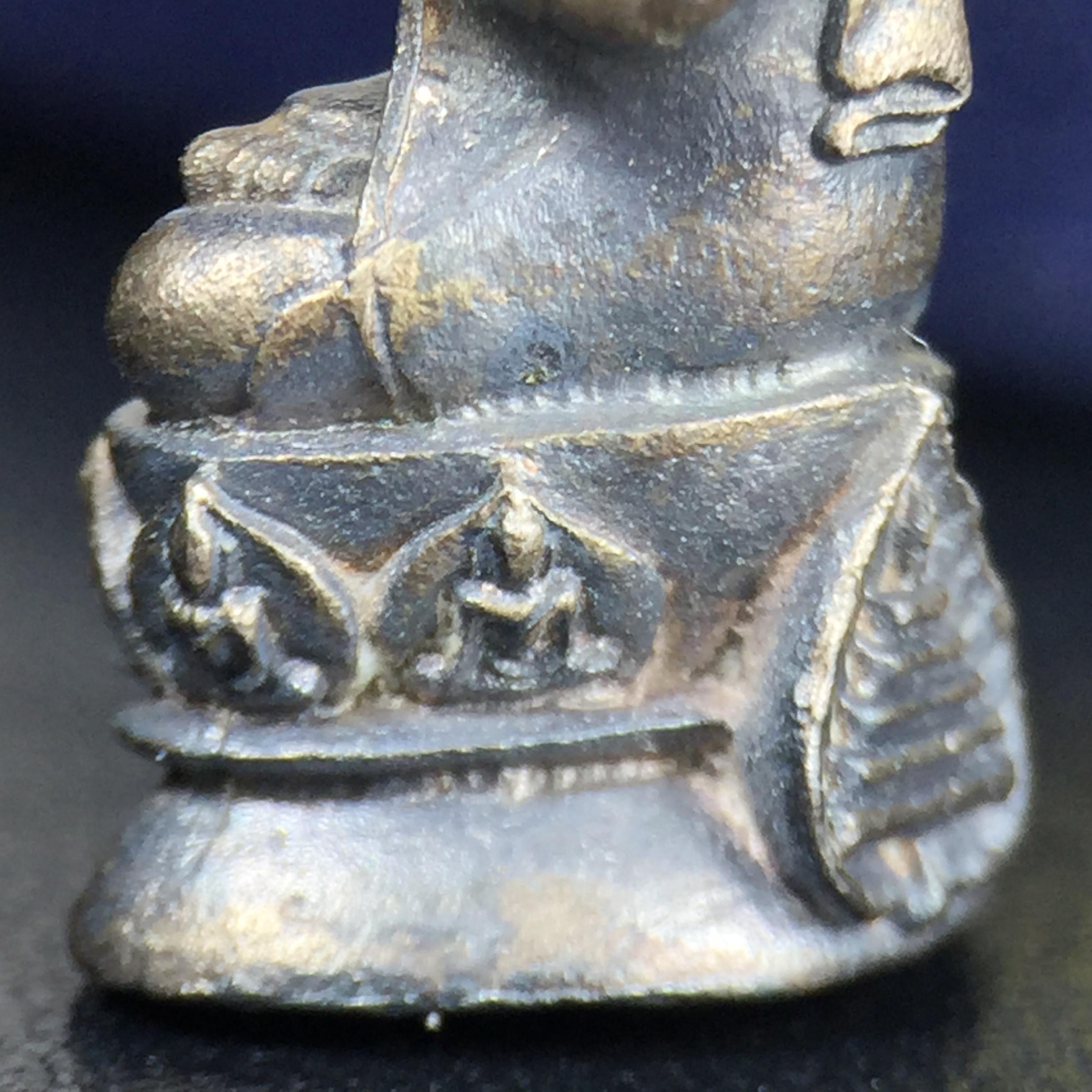 พระกริ่งปรมานุชิตชิโนรส วัดพระเชตุพนวิมลมังคลาราม(วัดโพธิ์) ปี2533 เนื้อเงิน ( ในหลวงรัชกาลที่9เสด็จเททอง)พิธีใหญ่ งดงามด้วยพุทธศิลป์เปี่ยมด้วยพุทธคุณ อีกหนึ่งรุ่นที่แนะนำสะสมบูชา