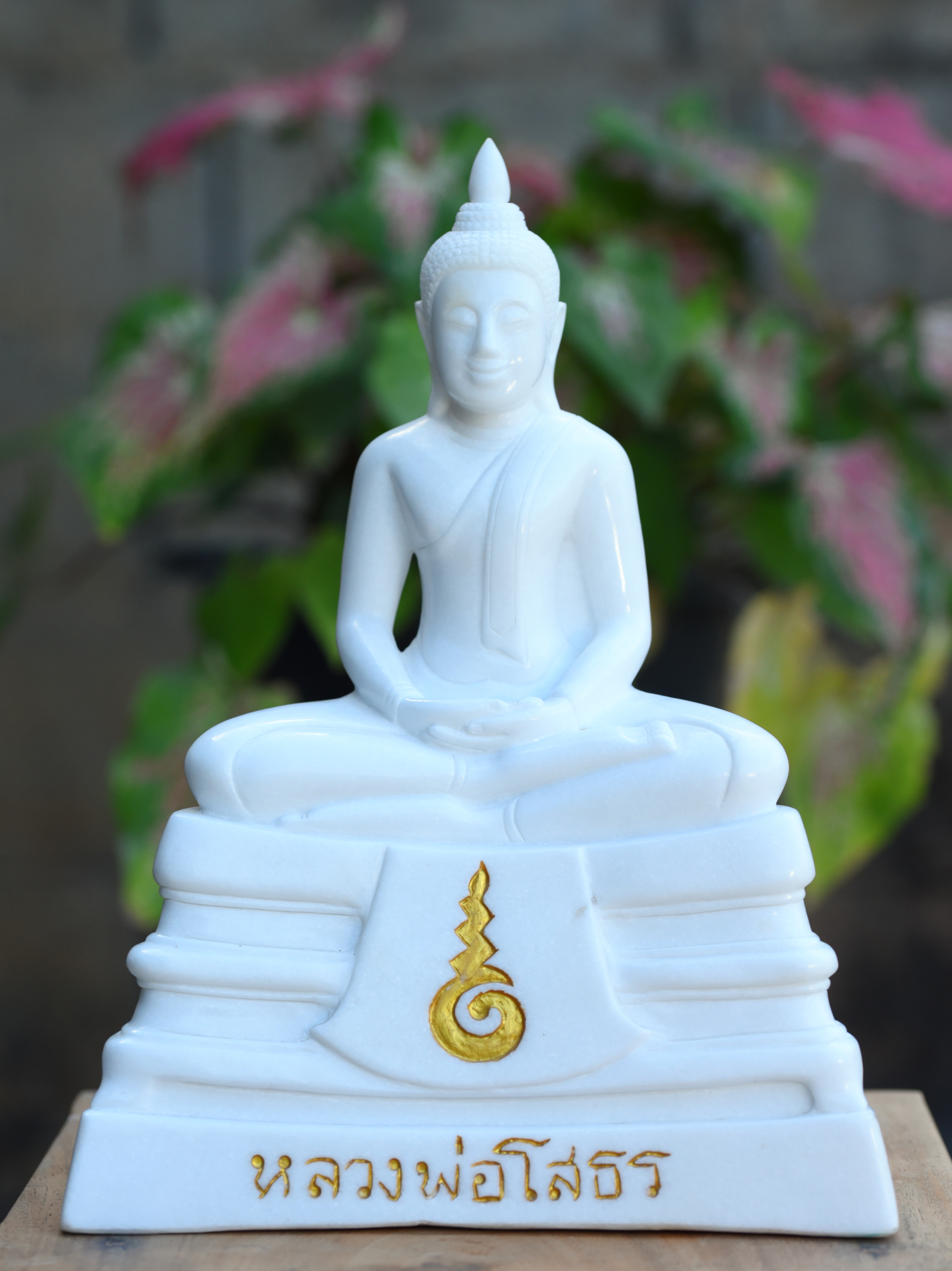 หลวงพ่อโสธรหน้าตัก7นิ้วฐานสูงเป็นชั้นหินขาวกรีซ