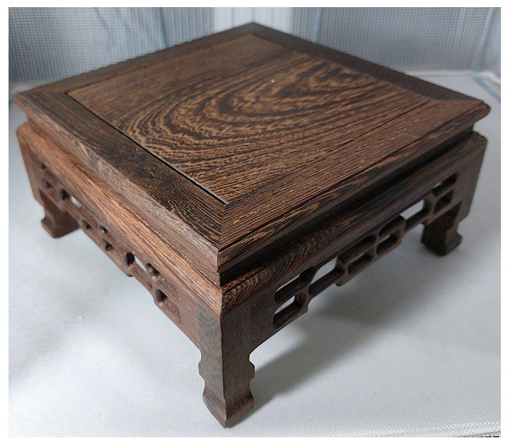 ฐานไม้ หรือกี๋สี่เหลี่ยมจัตุรัส 18.3cm ตัวละ