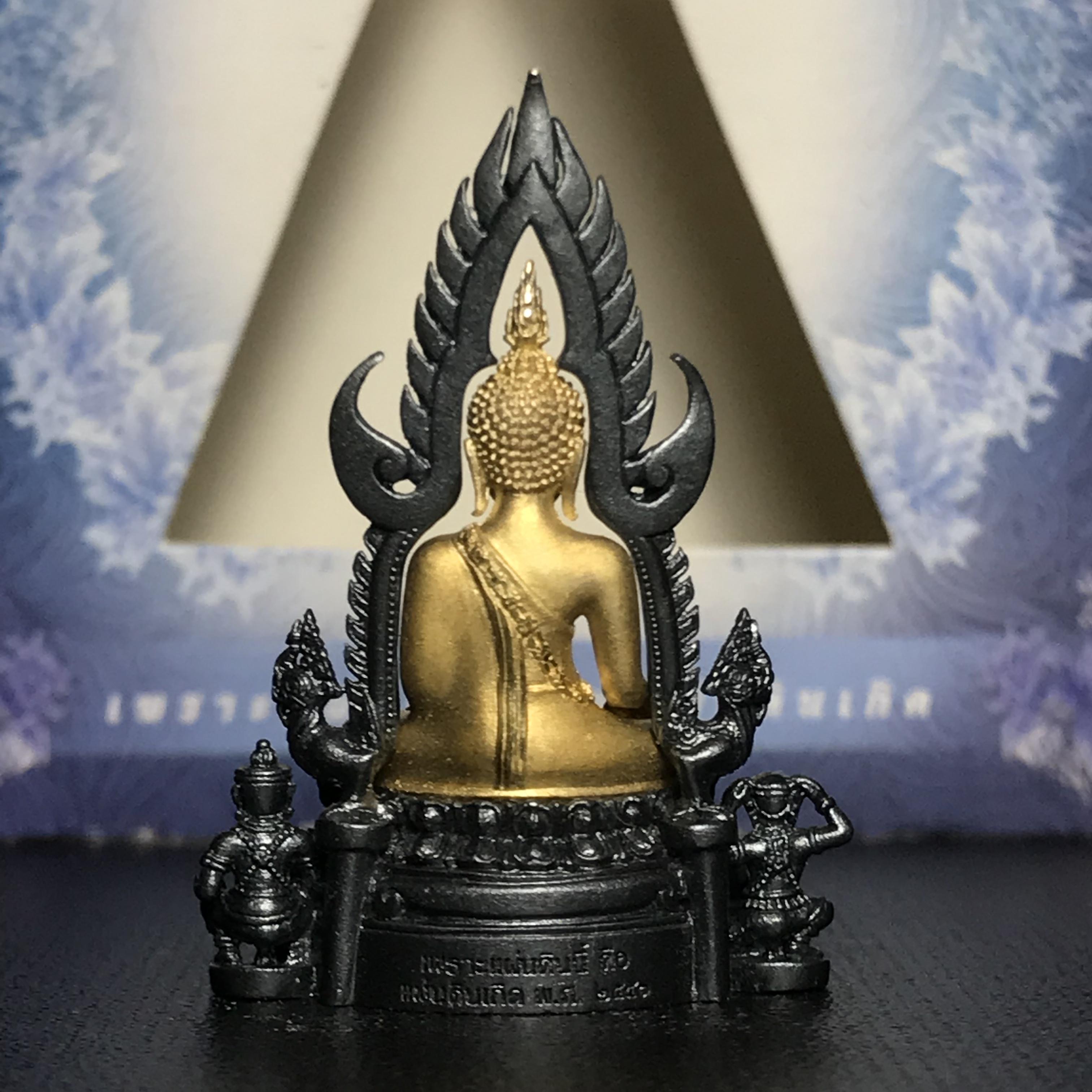 พระพุทธชินราช ภปร. โครงการ เพราะแผ่นดินนี้คือแผ่นดินเกิด เนื้อเงินชุบทองคำซุ้มรมดำ ปี2551 ขนาดหน้าตัก1/2นิ้ว (สวยงามหายาก)1ใน5000องค์