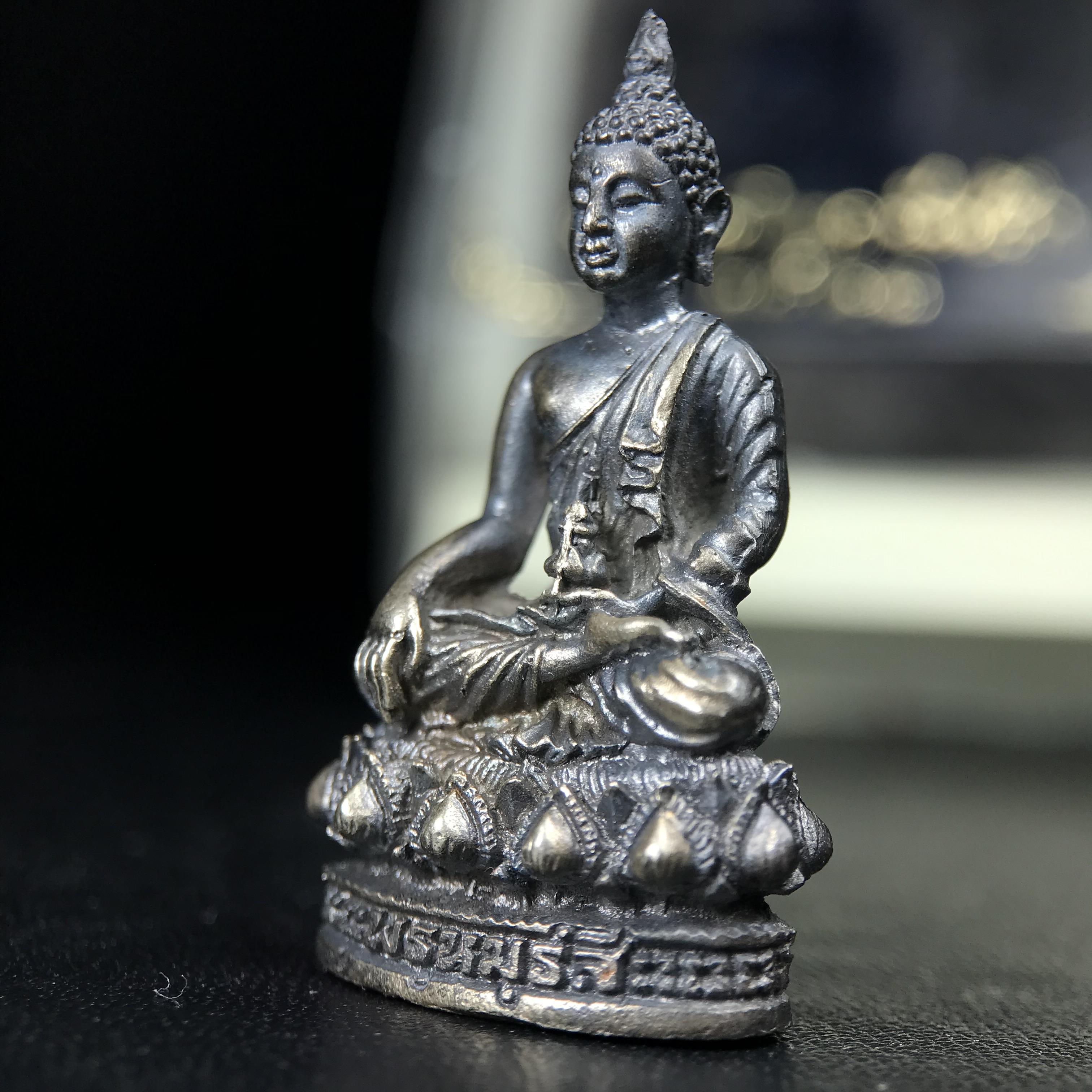 พระกริ่งพรหมรังสี อนุสรณ์ 190 ปี สมเด็จพระพุฒาจารย์ โต วัดอินทรวิหาร ปี2521 เนื้อเงิน(ผิวเดิมเข้มขลัง)พิธีมหาพุทธาภิเษกครั้งยิ่งใหญ่ พิธีสรรพสิทธิชัยไพรีพินาศมหามังคลาภิเษก หมายถึงฤกษ์การปลุกเสกที่เน้นด้านโชคลาภ มีชัยชนะต่อศัตรูการค้า การงาน(รุ่นนี้แนะนำ)