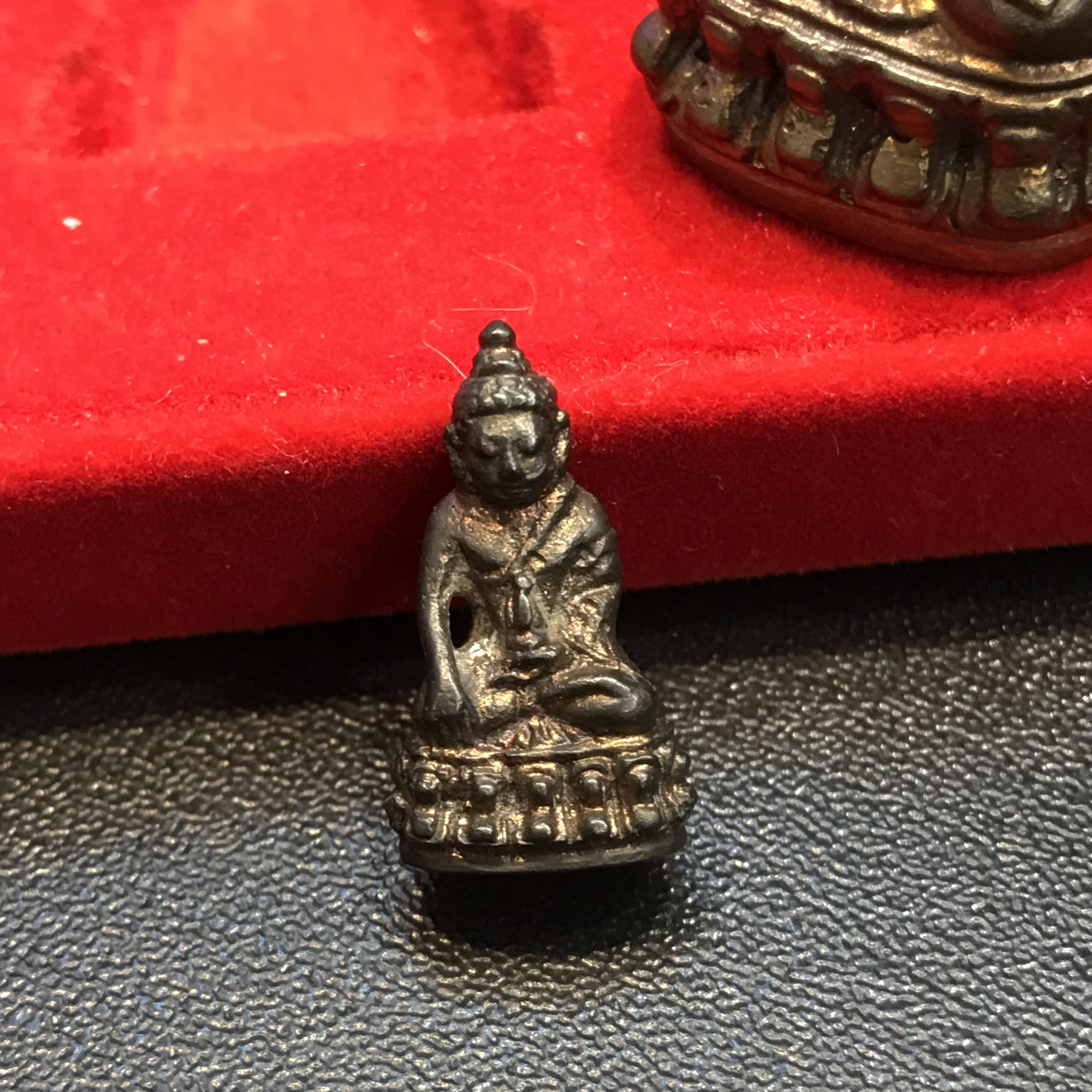 พระกริ่ง-พระชัยวัฒน์ ปวเรศ ปี2530 วัดบวรนิเวศราชวรวิหาร(ในหลวง ร.9 เสด็จเททอง)(บรรจุเส้นเกษาในหลวงรัชกาลที่9)