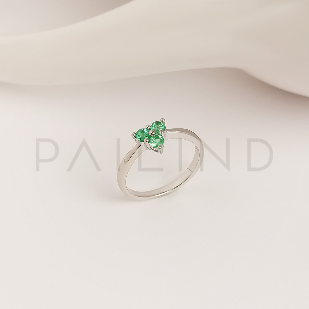 แหวนเงินแท้ดีไซน์เก๋ประกอบดับพลอย Emerald ชุบทองคำขาว