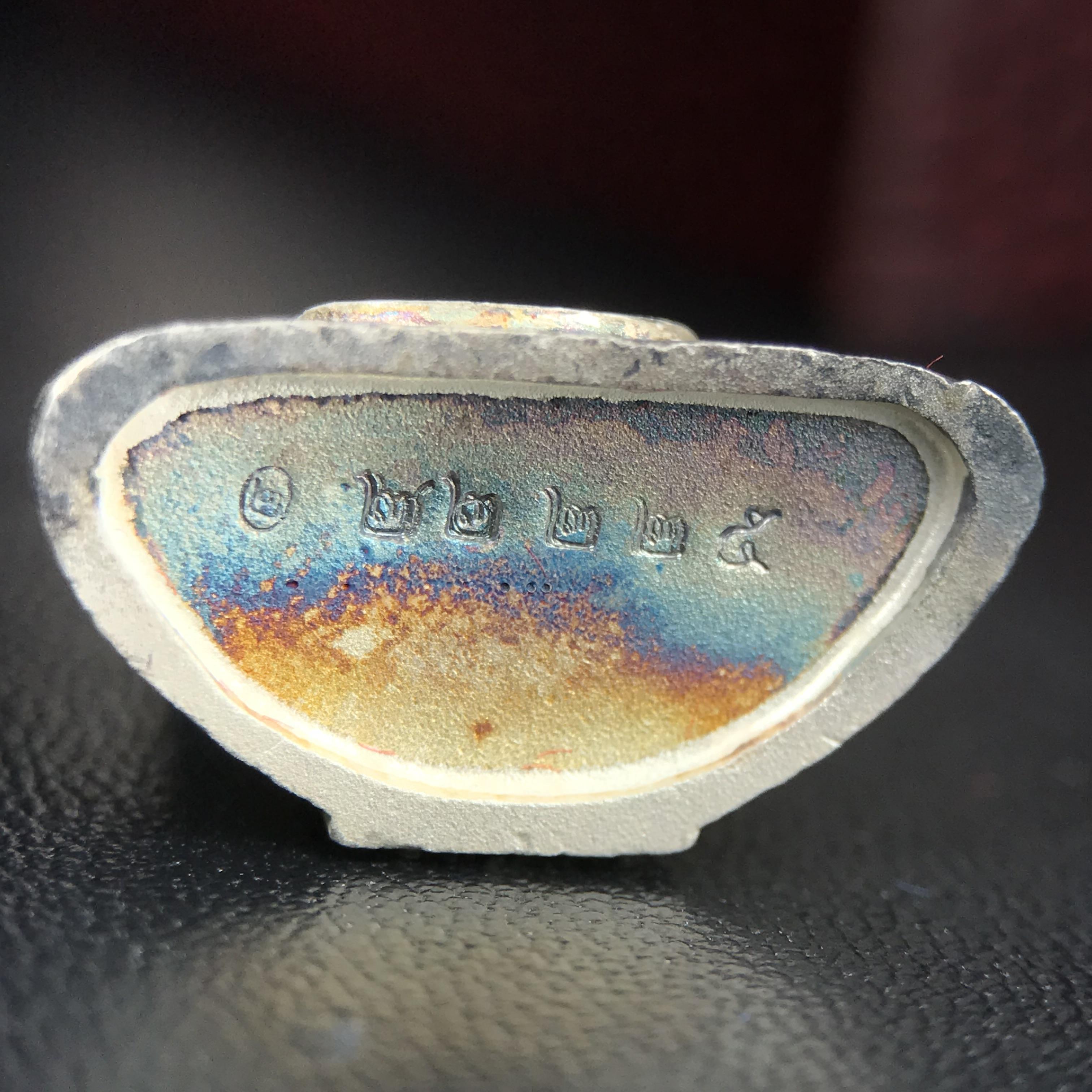 พระพุทธโสธร(หลวงพ่อโสธร) รุ่นสร้างอุโบสถ ปี2539 เนื้อเงินทรายนวลขัดเงาบางส่วน ลอยองค์พิมพ์ใหญ่ สภาพสวยกล่องบรรจุเดิมครบสมบูรณ์(งานแพรนด้า จิวเวลรี่)สวยงดงาม(เนื้อเงินผิวเดิมรุ้งสวยสวย องค์หมายเลขสวย ๒๒๒๒๕)