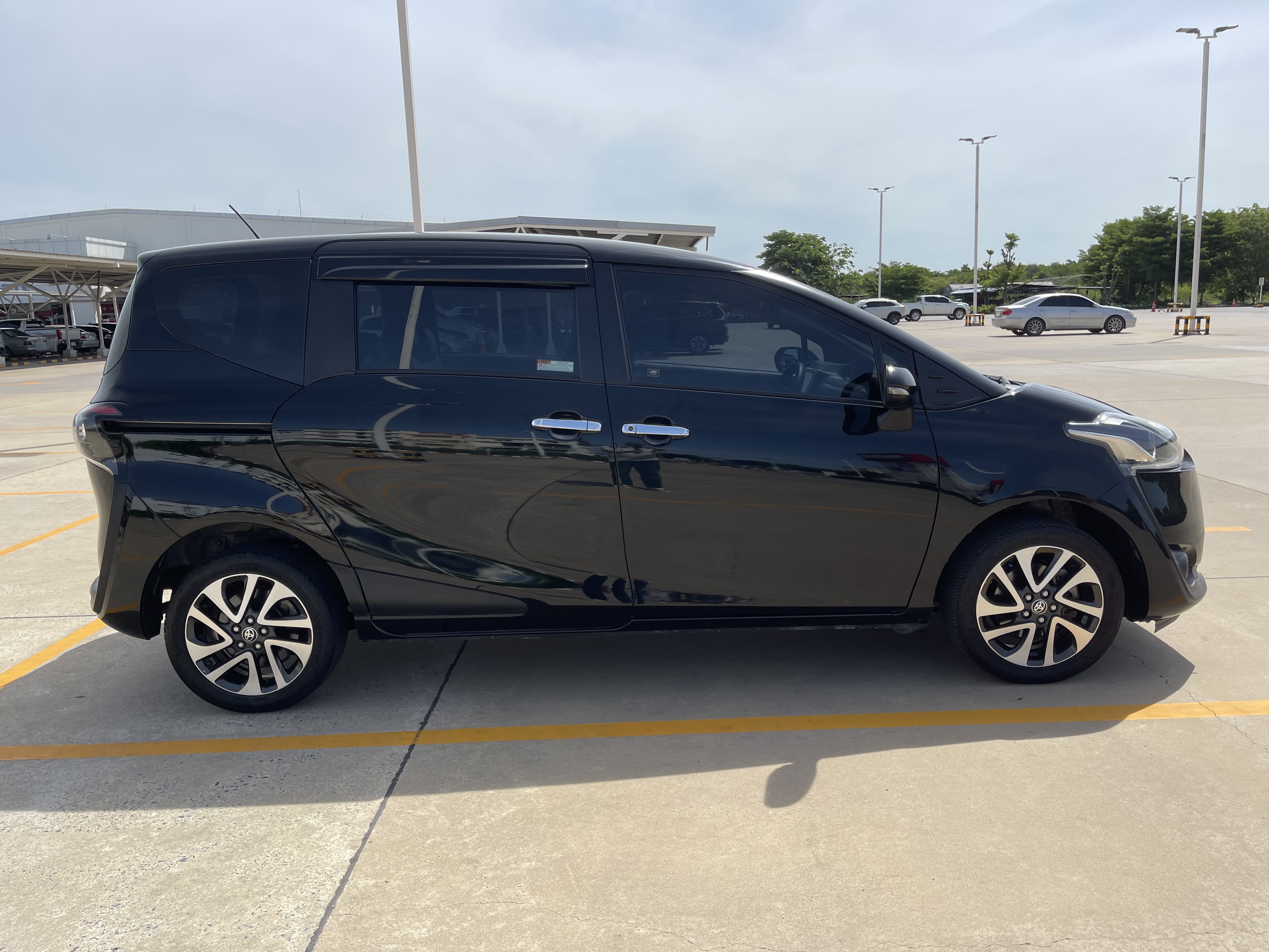 Toyota Sienta 1.5 V At 2018 ดำ