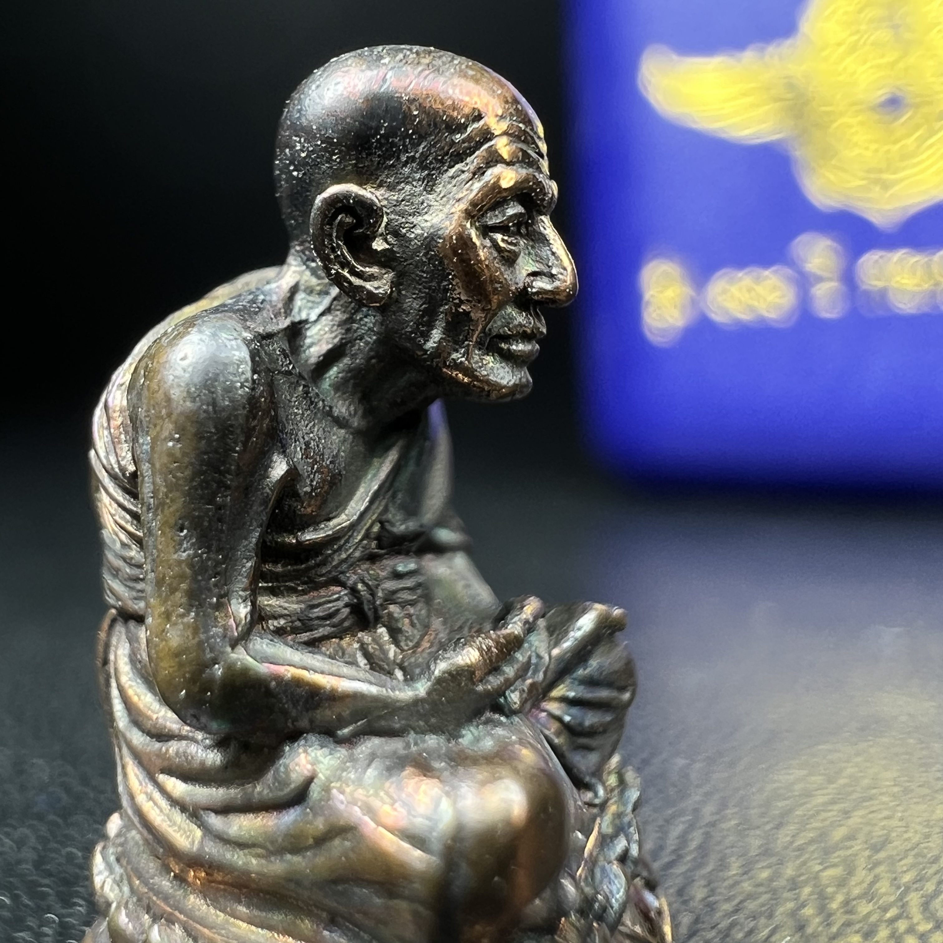 รูปเหมือนหล่อลอยองค์หลวงปู่ทวด รุ่น 111ปี กระทรวงกลาโหม เนื้อนวโลหะรมดำ-ปัดเงา ปี2540 พิธีใหญ่ เข้มขลัง นิยม พร้อมกล่องบรรจุเดิม(คัดสภาพสวยผิวเทพๆผิวรุ้งๆ)ทั้งพิธีทั้งพุทธศิลป์ทรงคุณค่าอีกหนึ่งรุ่นยอดนิยม