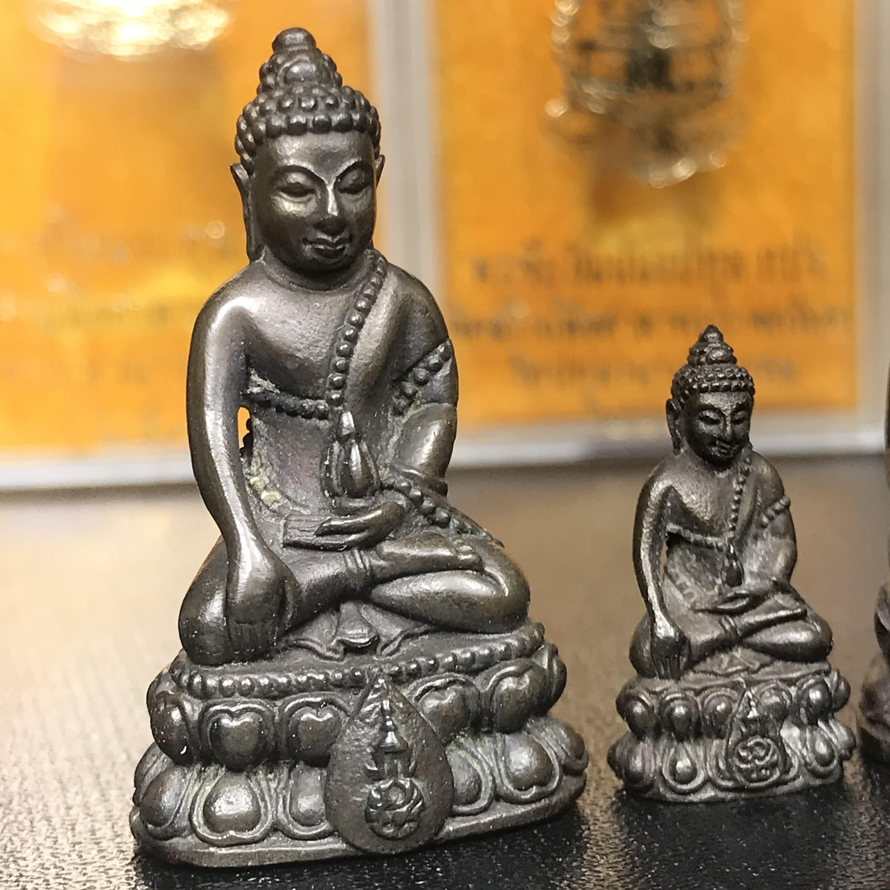 พระกริ่งนวปทุม ภปร.-พระชัยวัฒน์นวปทุม ภปร.-พระกริ่งไพรีพินาศ ภปร. รุ่นแรก วัดปทุมวนาราม ครบชุดเนื้อนวโลหะ ปี2535(ในหลวงรัชกาลที่9เสด็จเททอง)(1ใน3000ชุด)หายาก