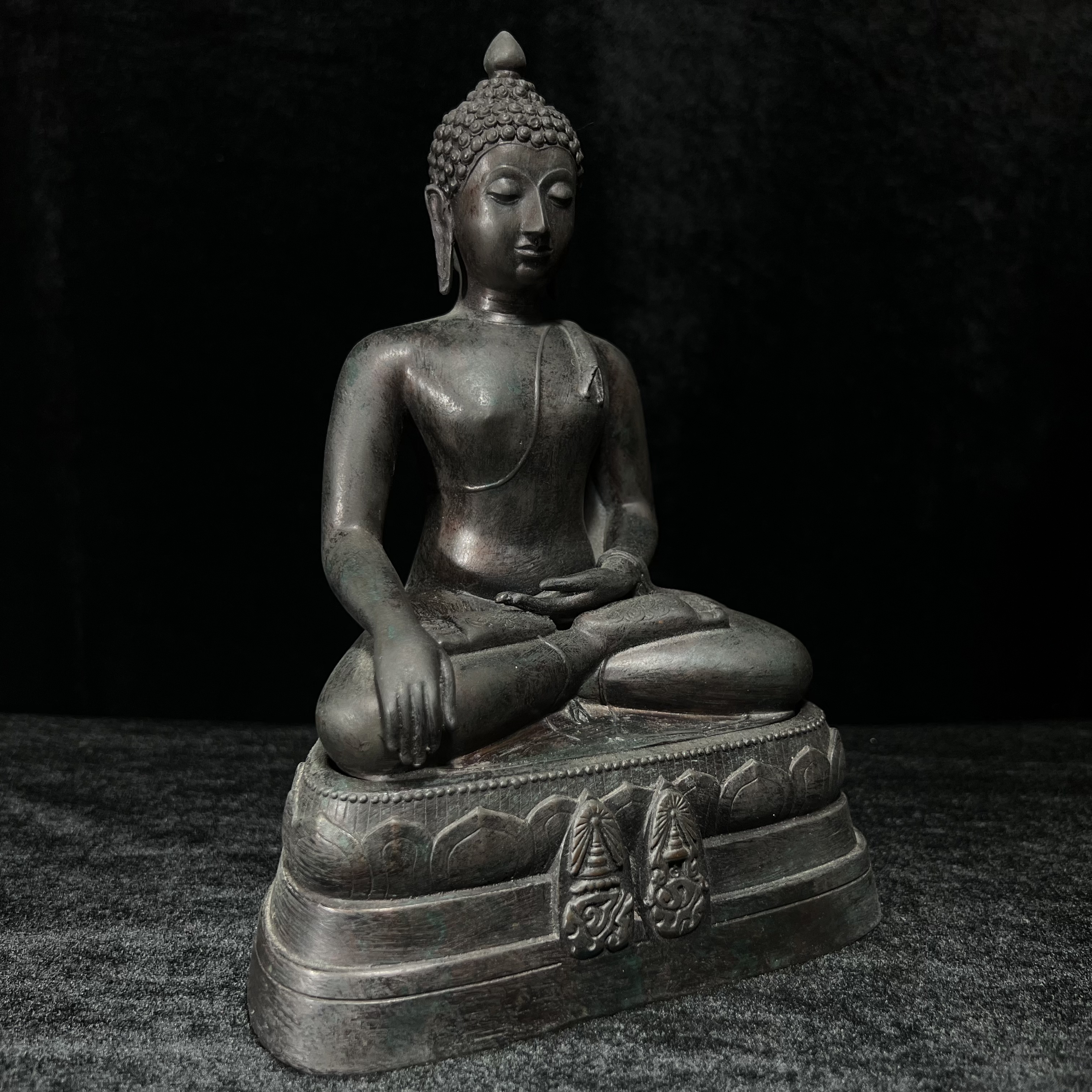 พระพุทธนรสีห์ จปร.+ภปร. ครบรอบ 100 ปี ธนาคารไทยพาณิชย์ ปี 2550 พระบูชาหน้าตัก 5 นิ้ว 2 ถอด(พร้อมตลับพระธาตุ) สมเด็จพระเทพรัตนราชสุดาฯ เสด็จเป็นองค์ประธานในพิธีเททอง(พุทธศิลป์งดงาม)ด้านหน้าฐานประดับด้วยตราสัญลักษณ์พระปรมาภิไธยย่อ