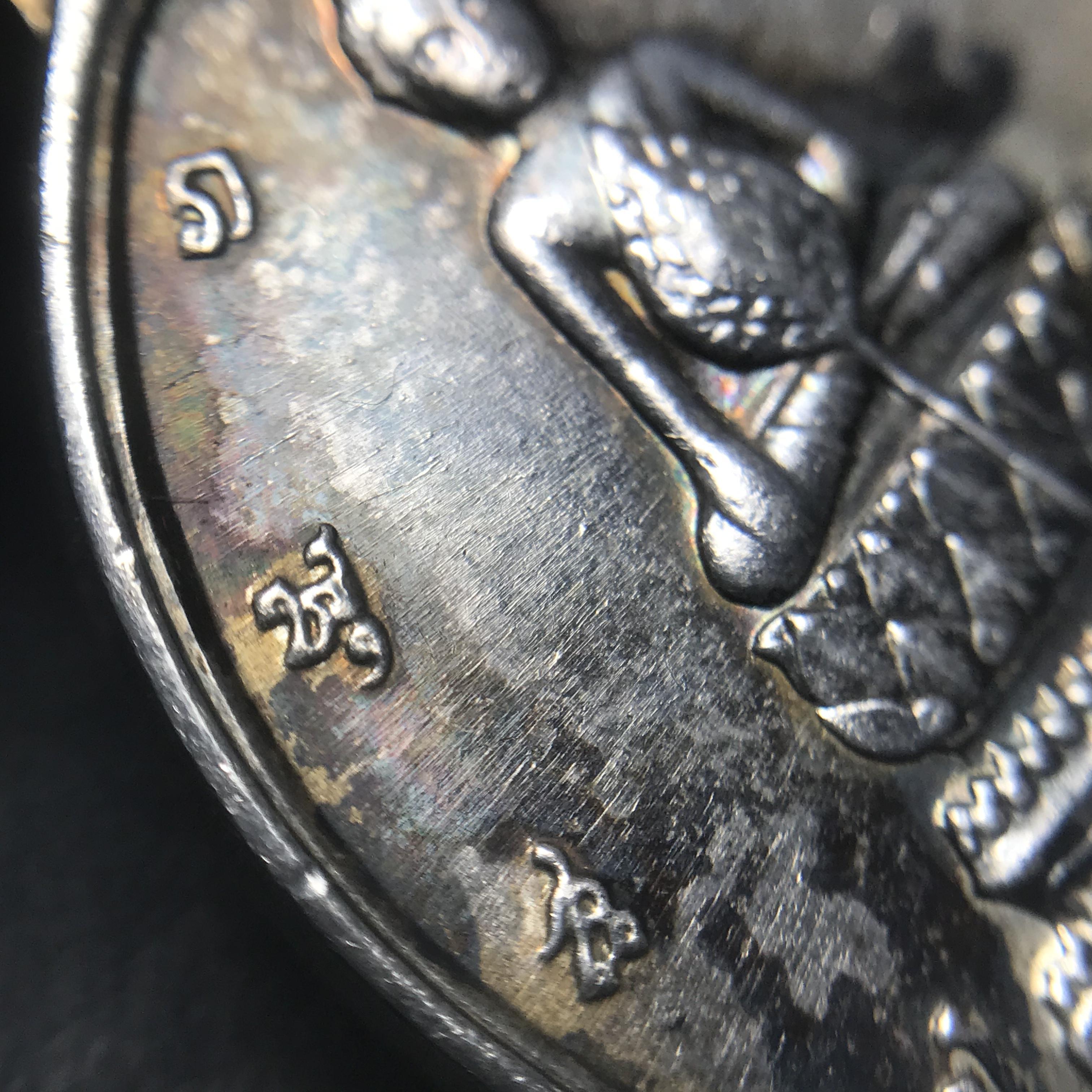 เหรียญพระชัยหลังช้าง หลัง สก. ปี 2535 เนื้อเงินพร้อมกล่องบรรจุเดิม พิธีใหญ่ สภาพสวยผิวเดิมๆ หายากมาก