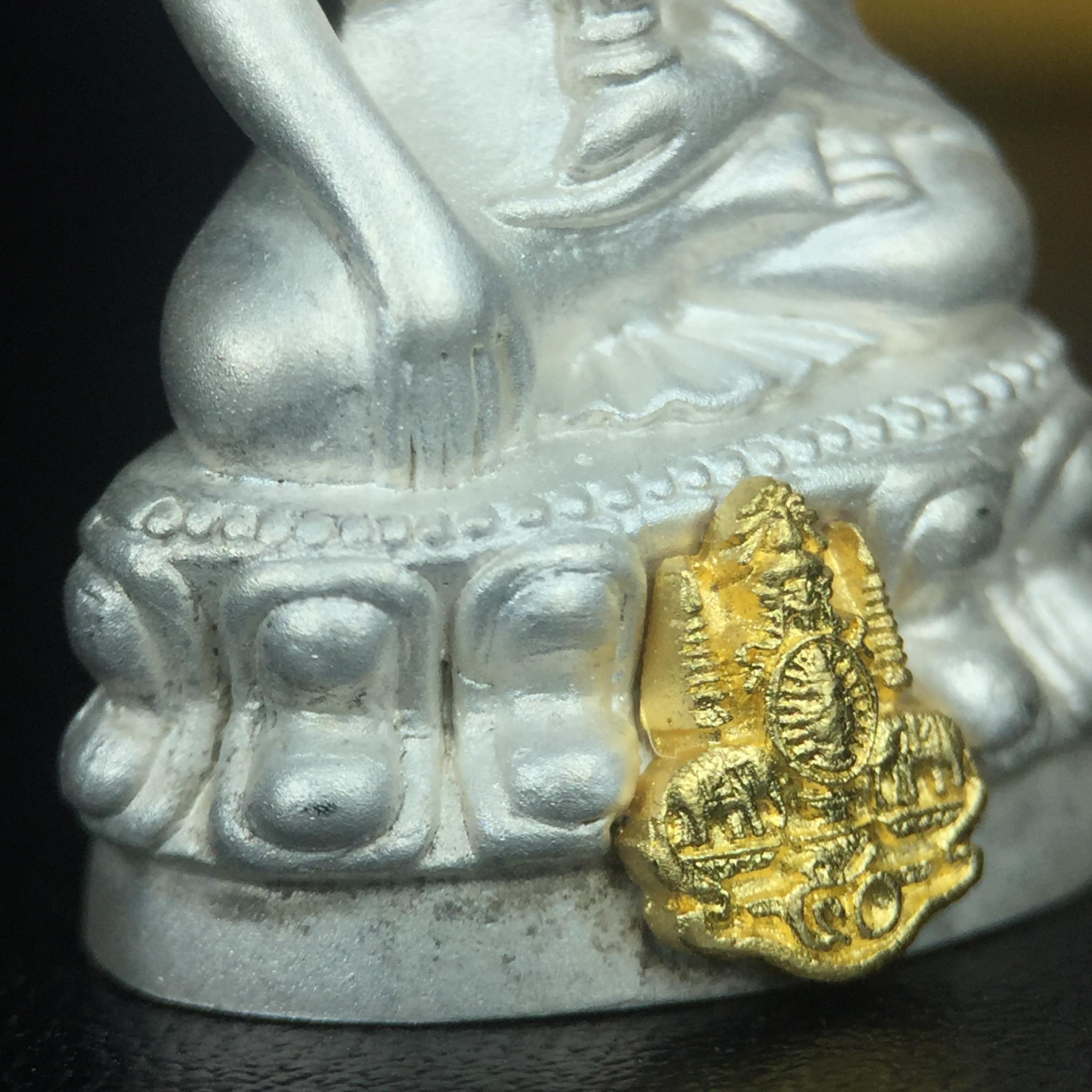 พระกริ่งสมเด็จญาณ วัดบวรนิเวศวิหาร เนื้อเงินบริสุทธิ์ 92.5% ตรากาญจนาภิเษกทองคำ(เนื้อทองคำแท้) พระราชทานแจกเมื่อ 3 ตุลาคม 2538 จัดสร้างในวโรกาส สมเด็จพระญาณสังวร สมเด็จพระสังฆราช ฉลองพระชนมายุครบ 82 พรรษา และฉลองครองราชสมบัติครบ 50 ปี รัชกาลที่ 9(หายาก)