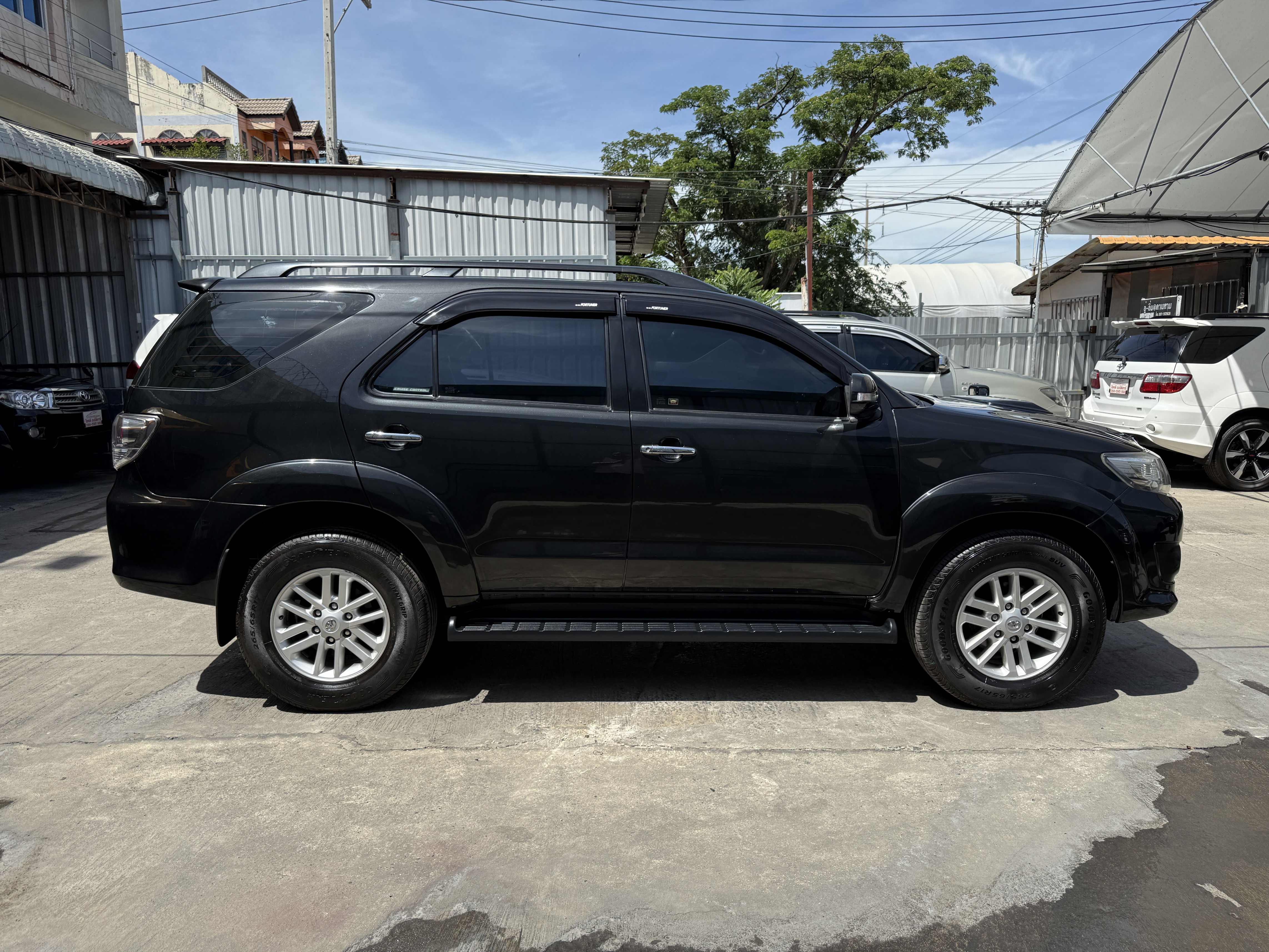 Toyota Fortuner Champ 3.0 V Navi 4WD At ปี 2013 ดำ