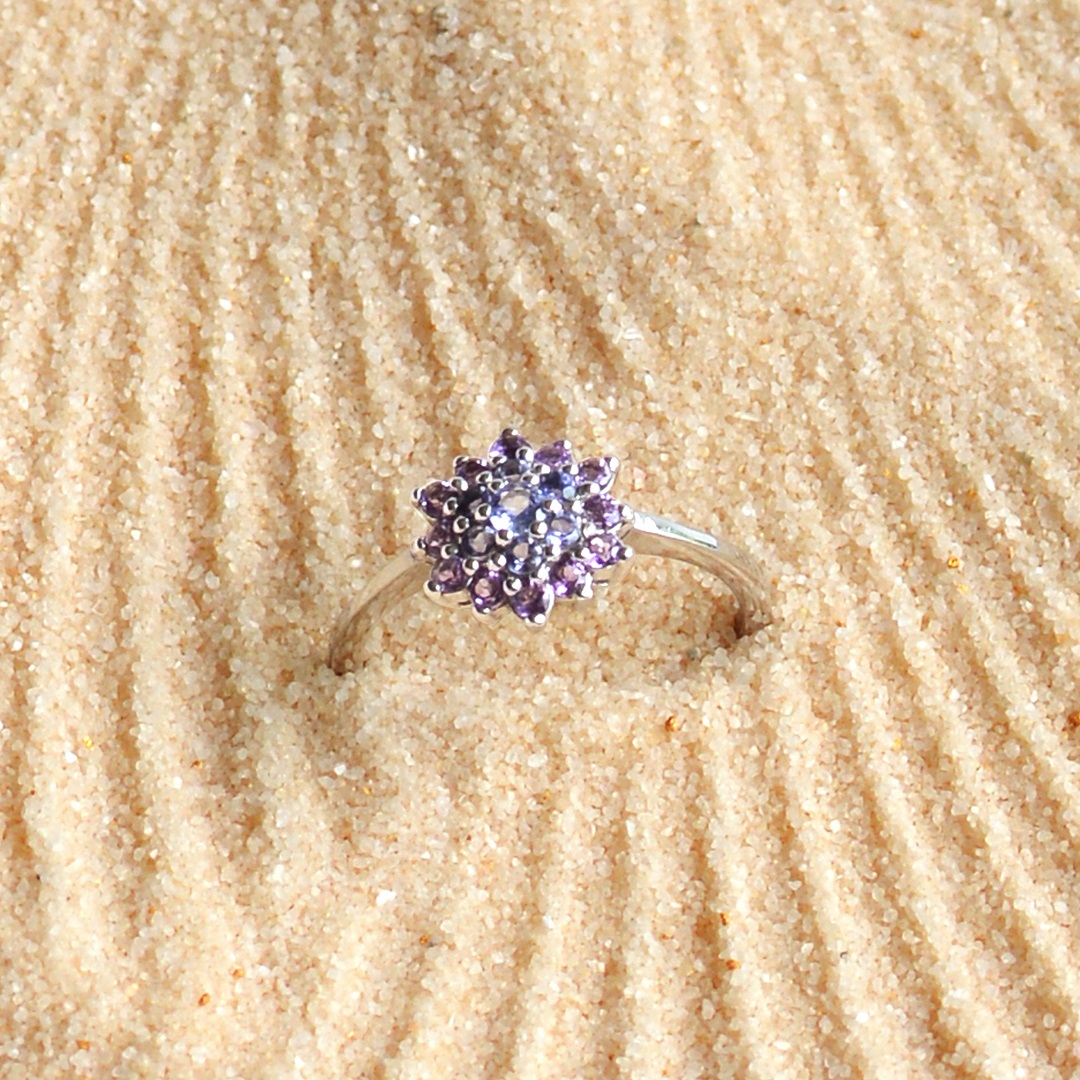 แหวนดอกพิกุล แหวนพลอยแท้ Gemstone flower rings