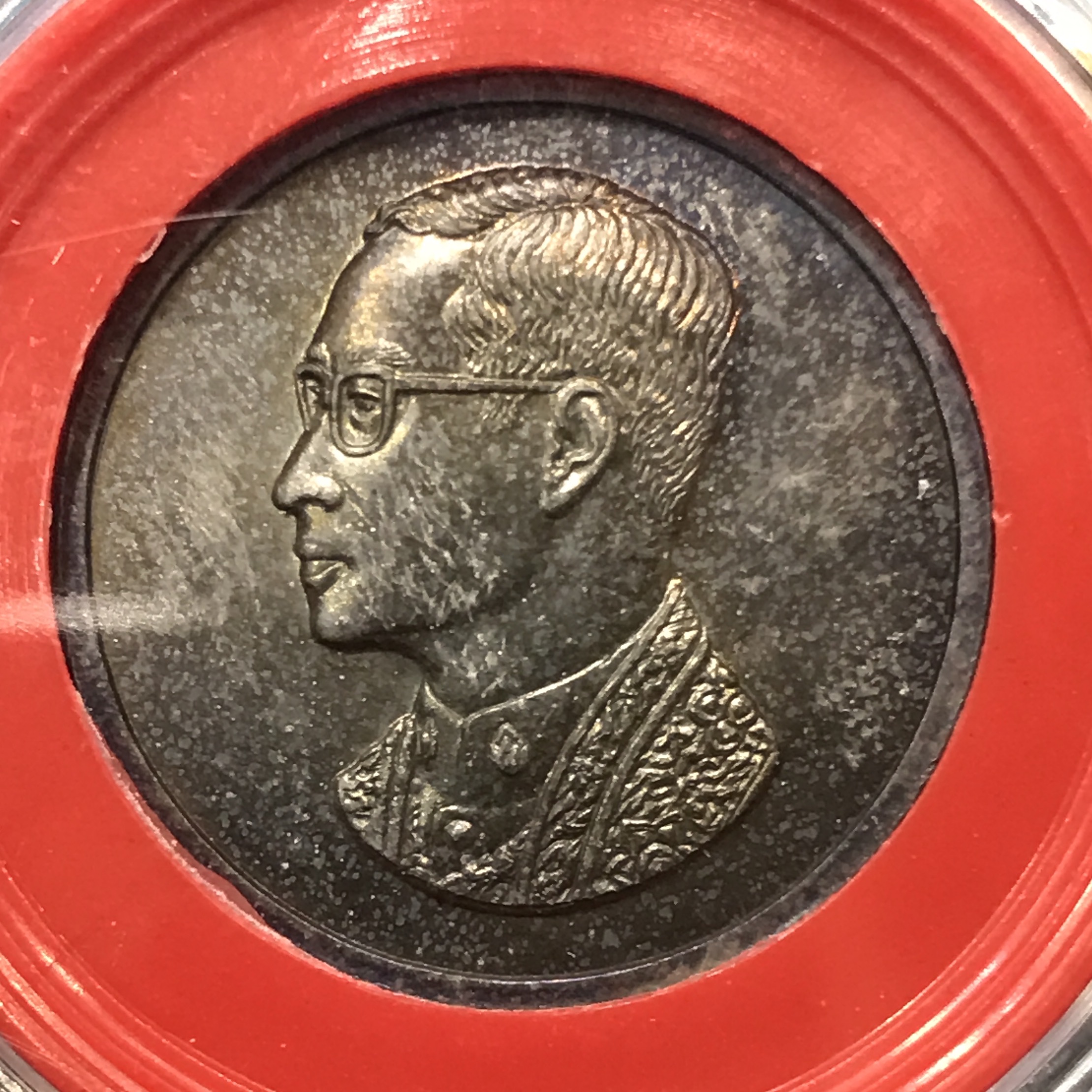 ชุดเหรียญพระบรมรูปคุ้มเกล้าฯมหามงคล ชุดพิเศษกรรมการ(ในหลวงรัชการที่9 เสด็จเททอง)