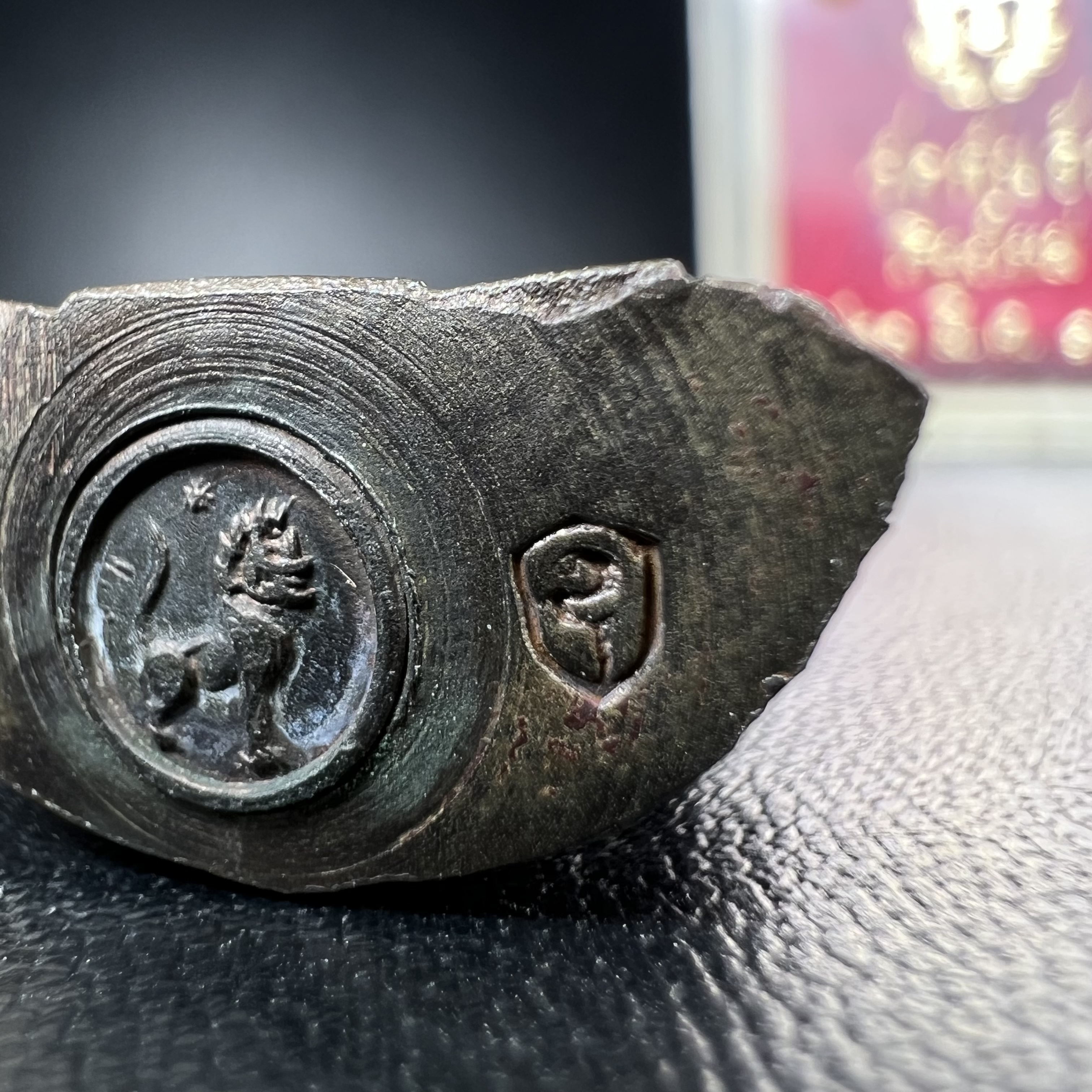 พระพุทธชินราช วัดพันอ้น จ.เชียงใหม่ ปี 2513 เนื้อนวโลหะ สภาพสวยจัดกล่องครบ(1ใน 2513 องค์)(พระดี ปีลึก พิธีใหญ่ เกจิในยุคร่วมปลุกเสก นิยม)อีกหนึ่งผลงานที่นายช่างเกษม มงคลเจริญ เป็นผู้ ออกแบบ และ แกะบล็อกพิมพ์ หลวงปู่โต๊ะ วัดประดู่ฉิมพลี ร่วมปลุกเสก