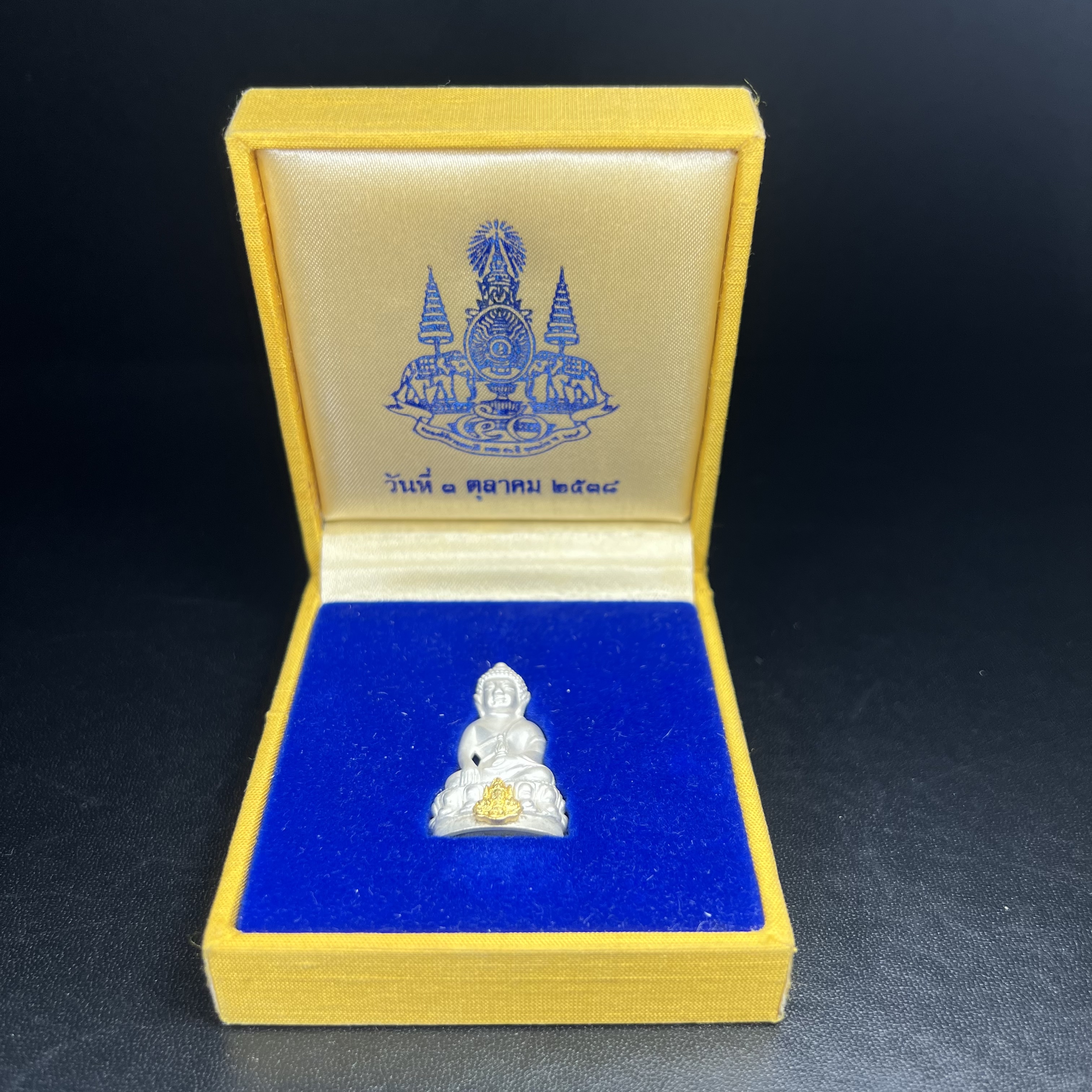 พระกริ่งสมเด็จญาณ วัดบวรนิเวศวิหาร เนื้อเงินบริสุทธิ์ 92.5% ตรากาญจนาภิเษกทองคำ(เนื้อทองคำแท้) พระราชทานแจกเมื่อ 3 ตุลาคม 2538 จัดสร้างในวโรกาส สมเด็จพระญาณสังวร สมเด็จพระสังฆราช ฉลองพระชนมายุครบ 82 พรรษา และฉลองครองราชสมบัติครบ 50 ปี รัชกาลที่ 9(หายาก)