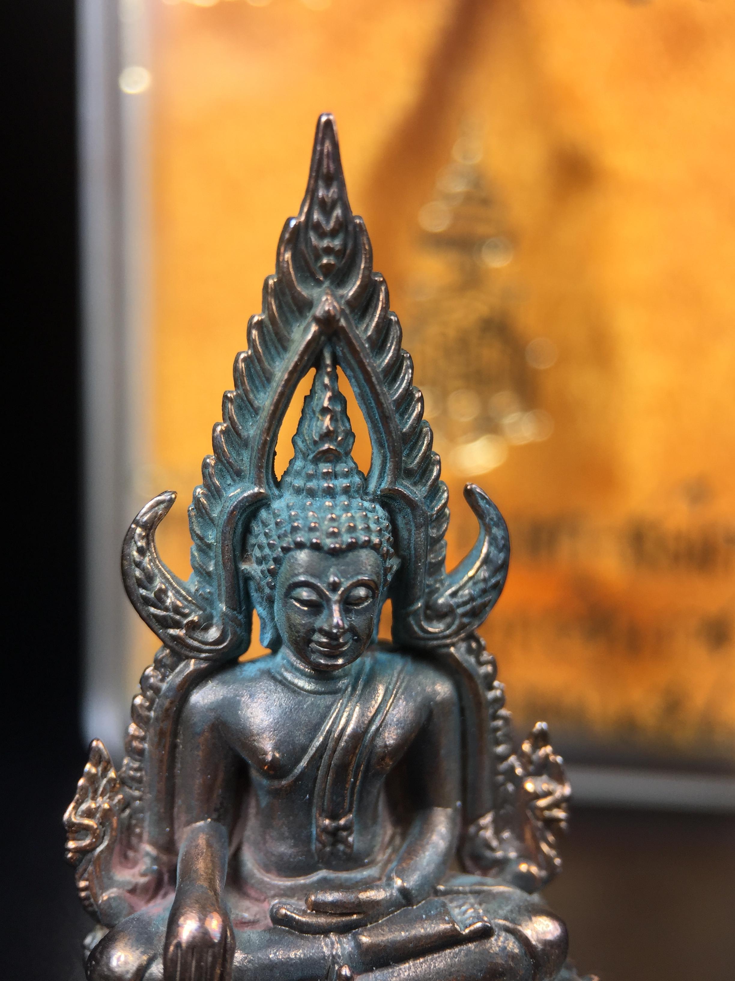 พระพุทธชินราช ญสส. วัดพระศรีมหาธาตุ จ.พิษณุโลก ปี2543 กริ่งชินราชเนื้อนวโลหะเต็มสูตร (ผสมทองคำ 2 บาท ต่อน้ำหนักเนื้อ 1 กิโลกรัม) พิธีใหญ่ รุ่นแรกและรุ่นเดียวที่ หลวงปู่หมุน ฐิตสีโล วัดบ้านจาน มาร่วมปลุกเสก(องค์หมายเลข 505 เลขสวย)(1 ใน 2543 องค์)นิยม