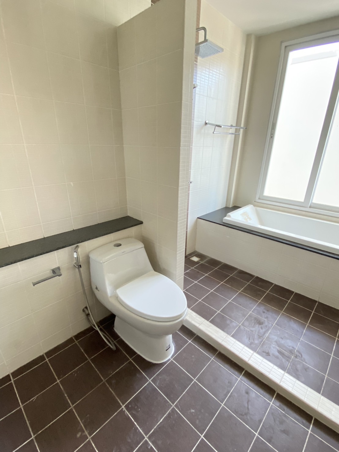 For Sales : Sea front, 2-Story commercial buildings, 3 Bedroom 6 Bathroom